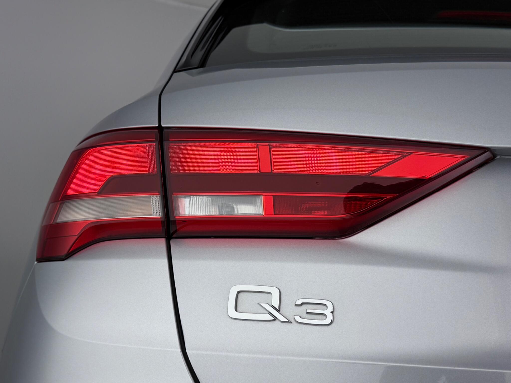Audi Q3 view 6