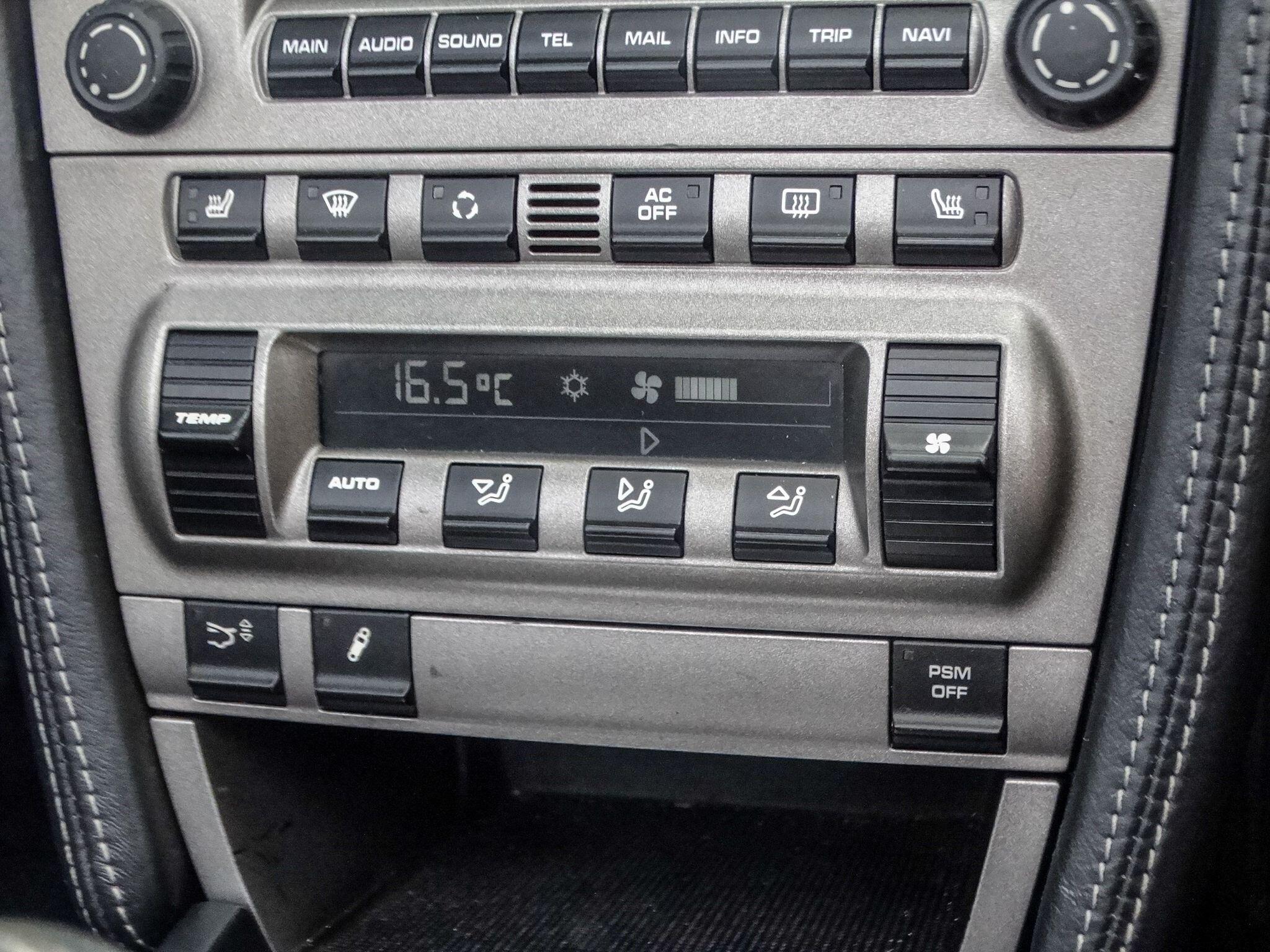 Porsche 911 view 22