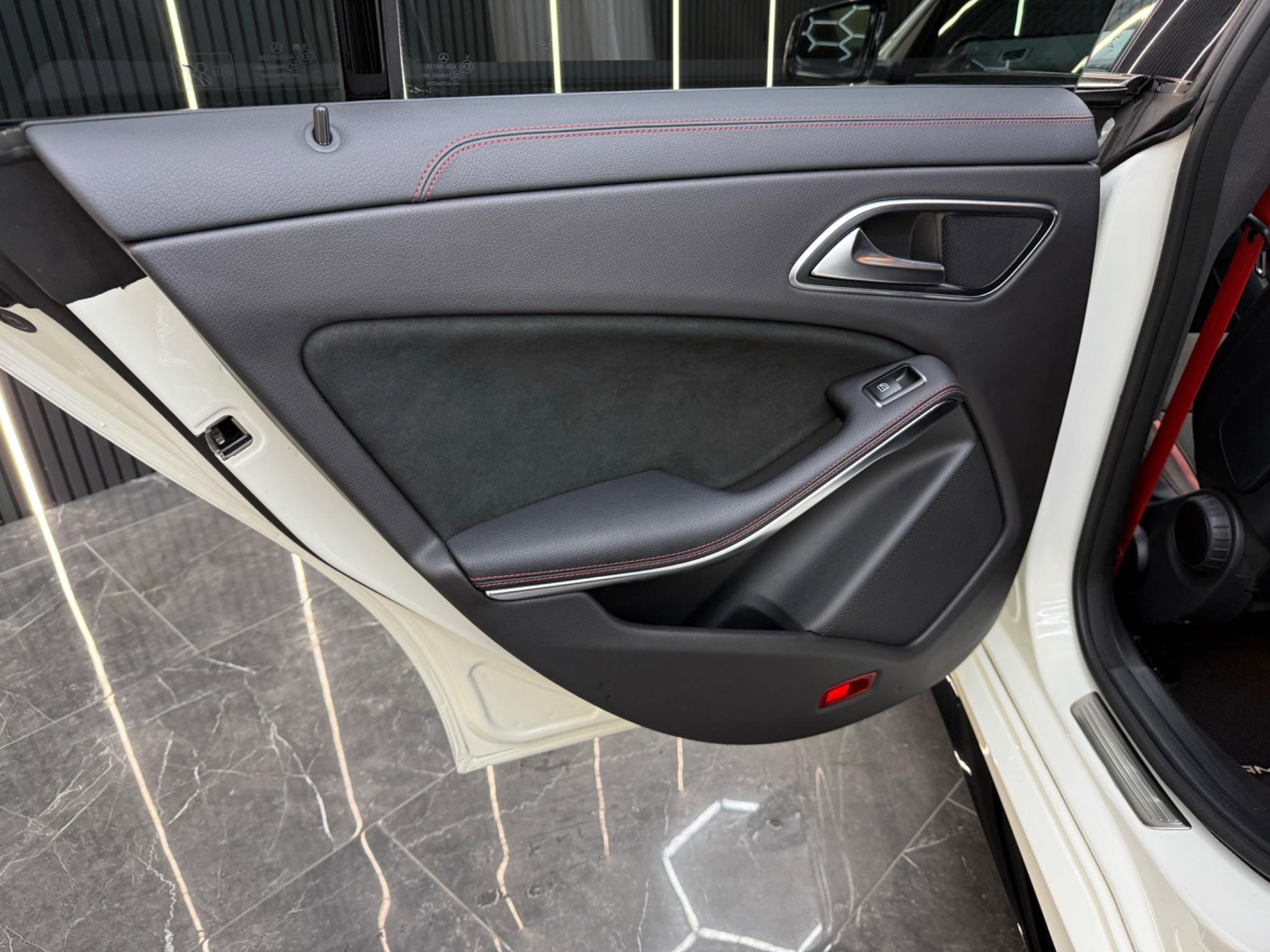Mercedes-Benz Cla view 31