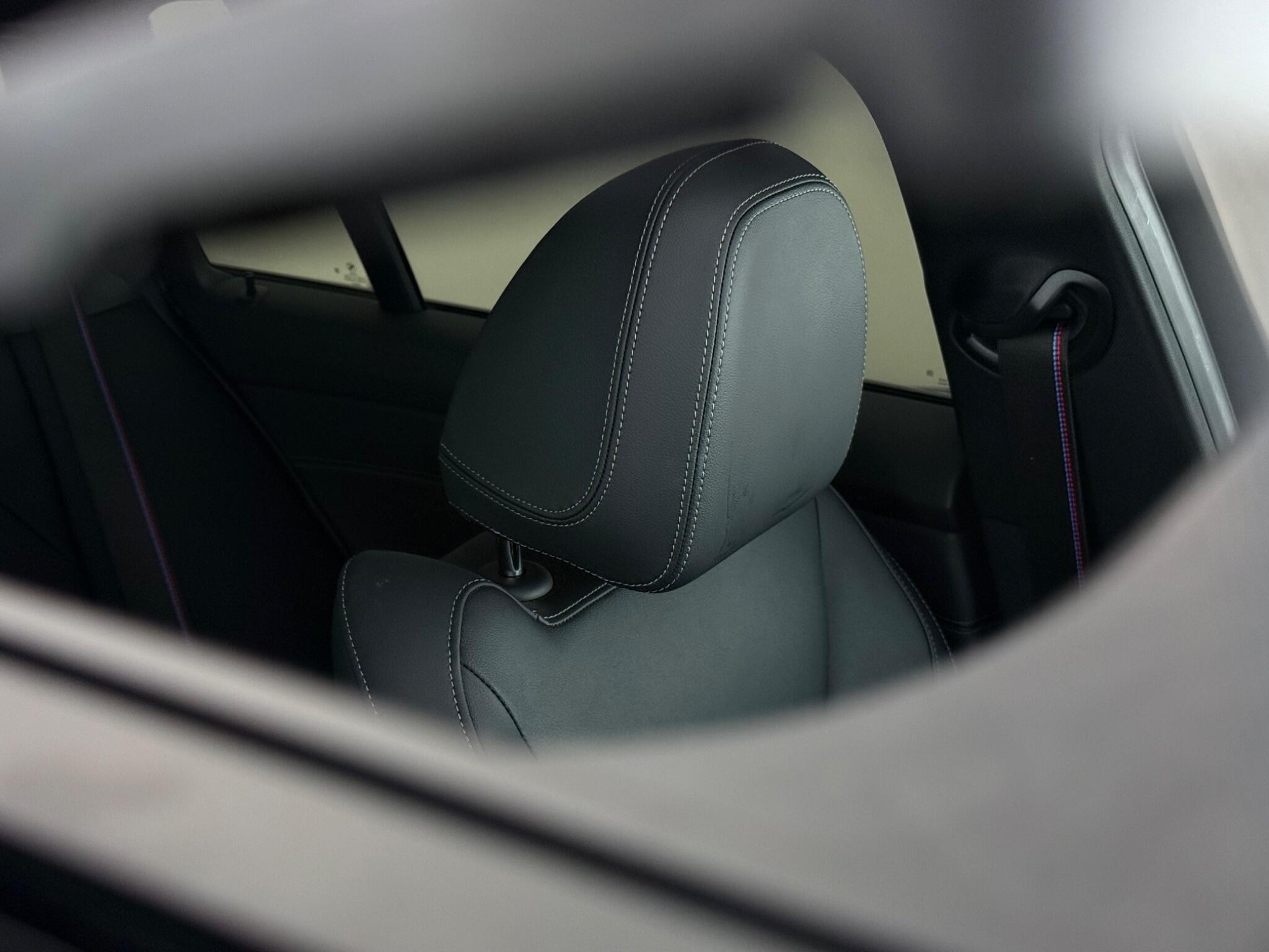 BMW 3 Series view 20