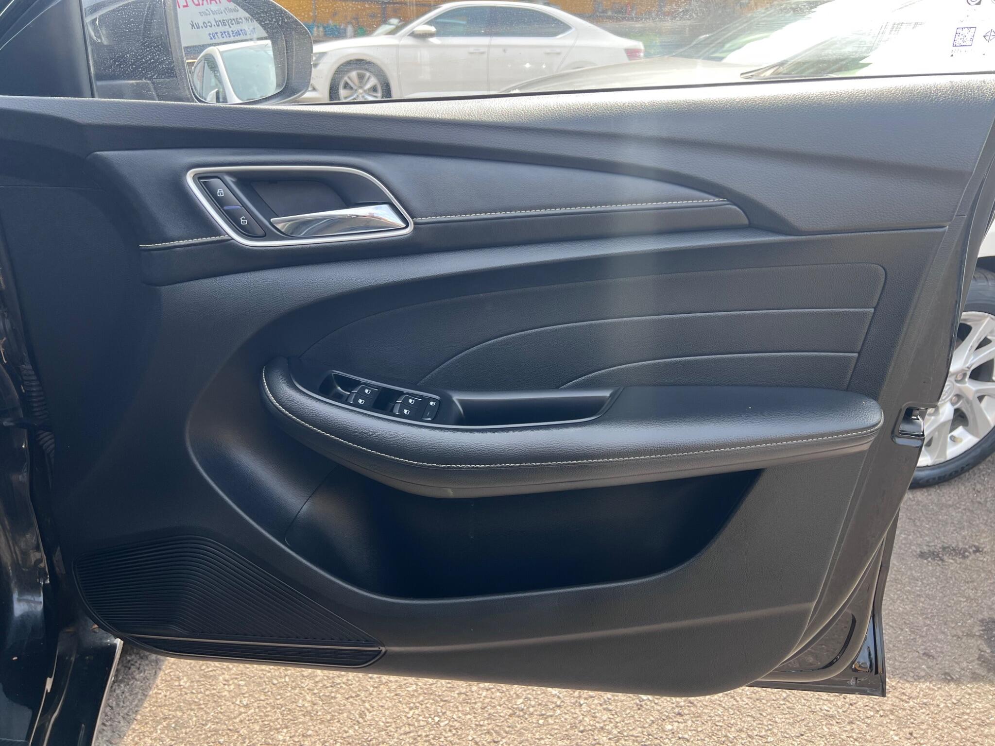 MG MG5 view 16