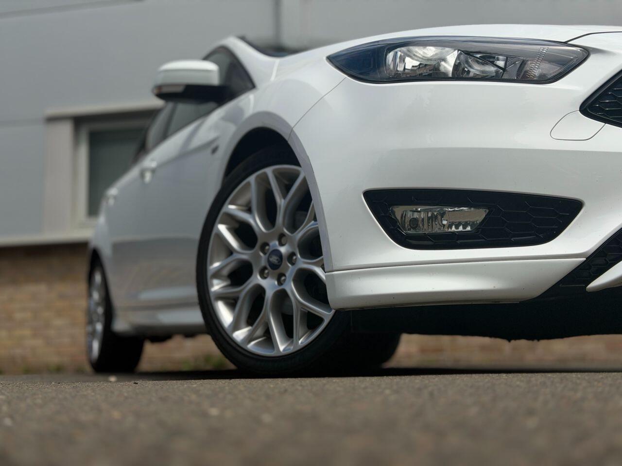 Ford Focus view 98