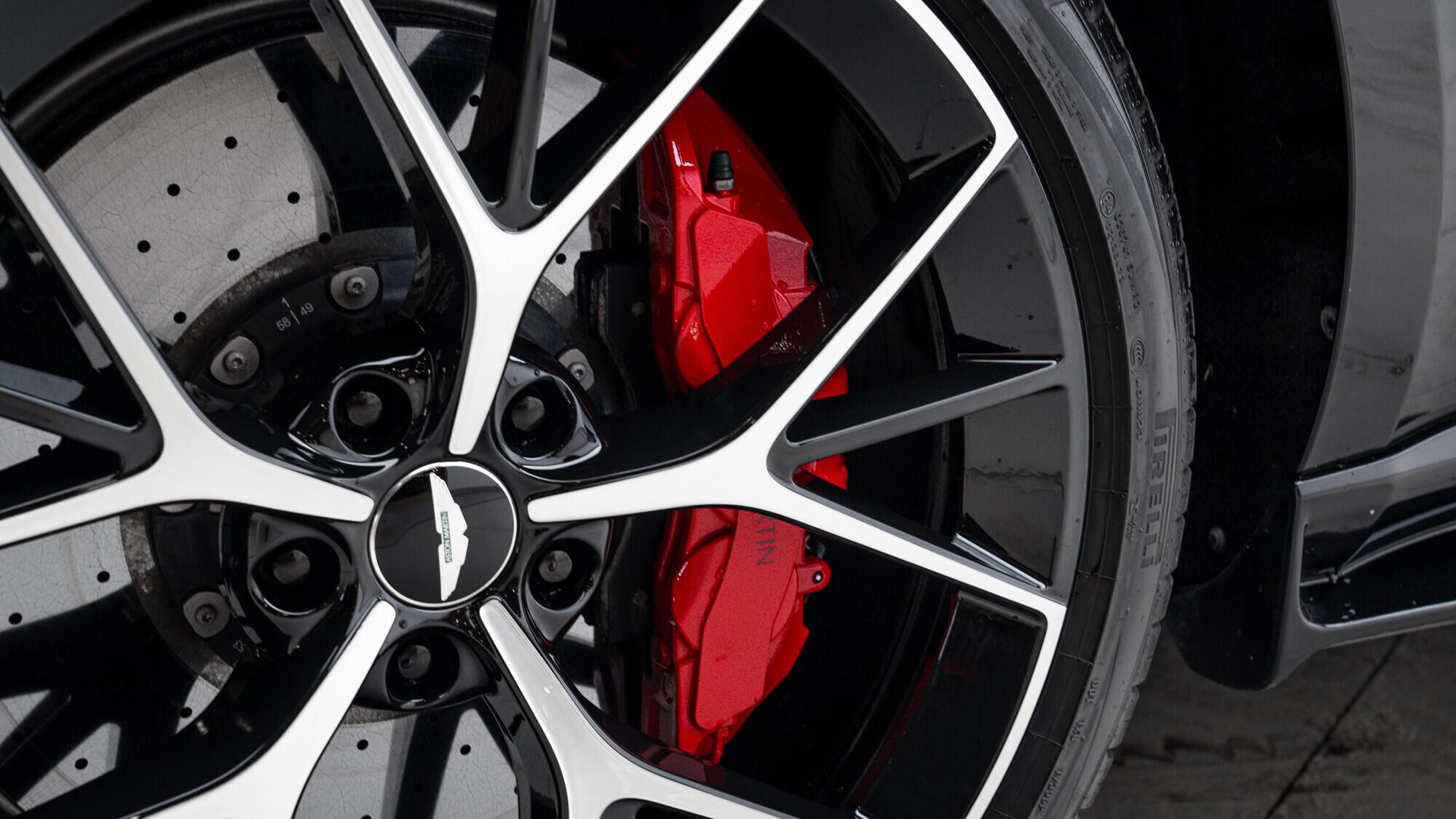Aston Martin DBX view 12
