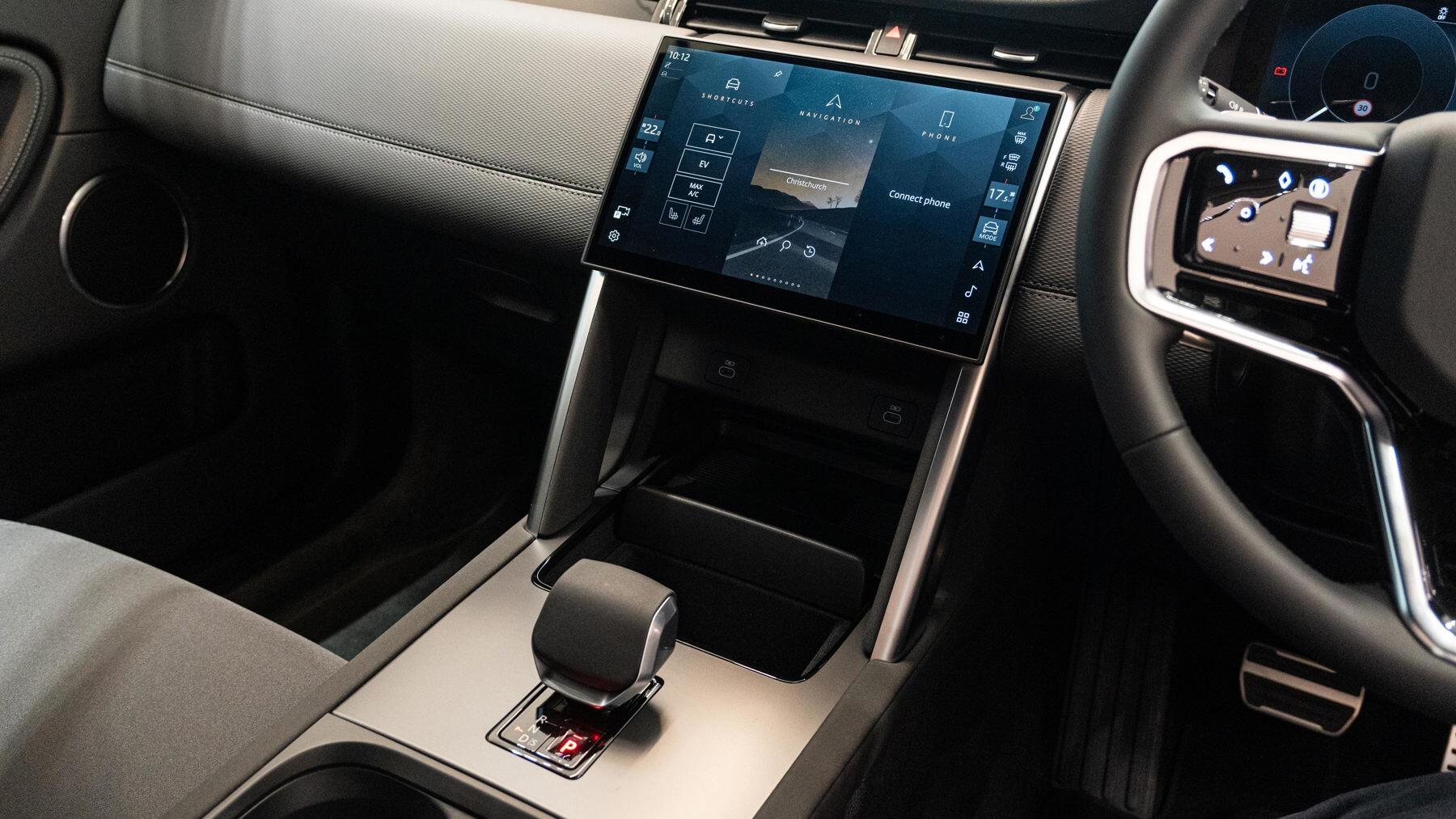 Land Rover Discovery Sport view 18