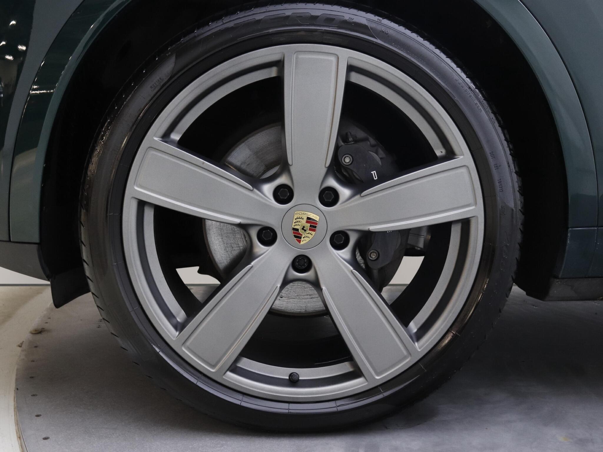 Porsche Cayenne view 8