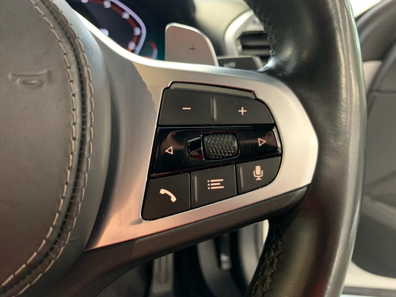 BMW 8 Series view 30