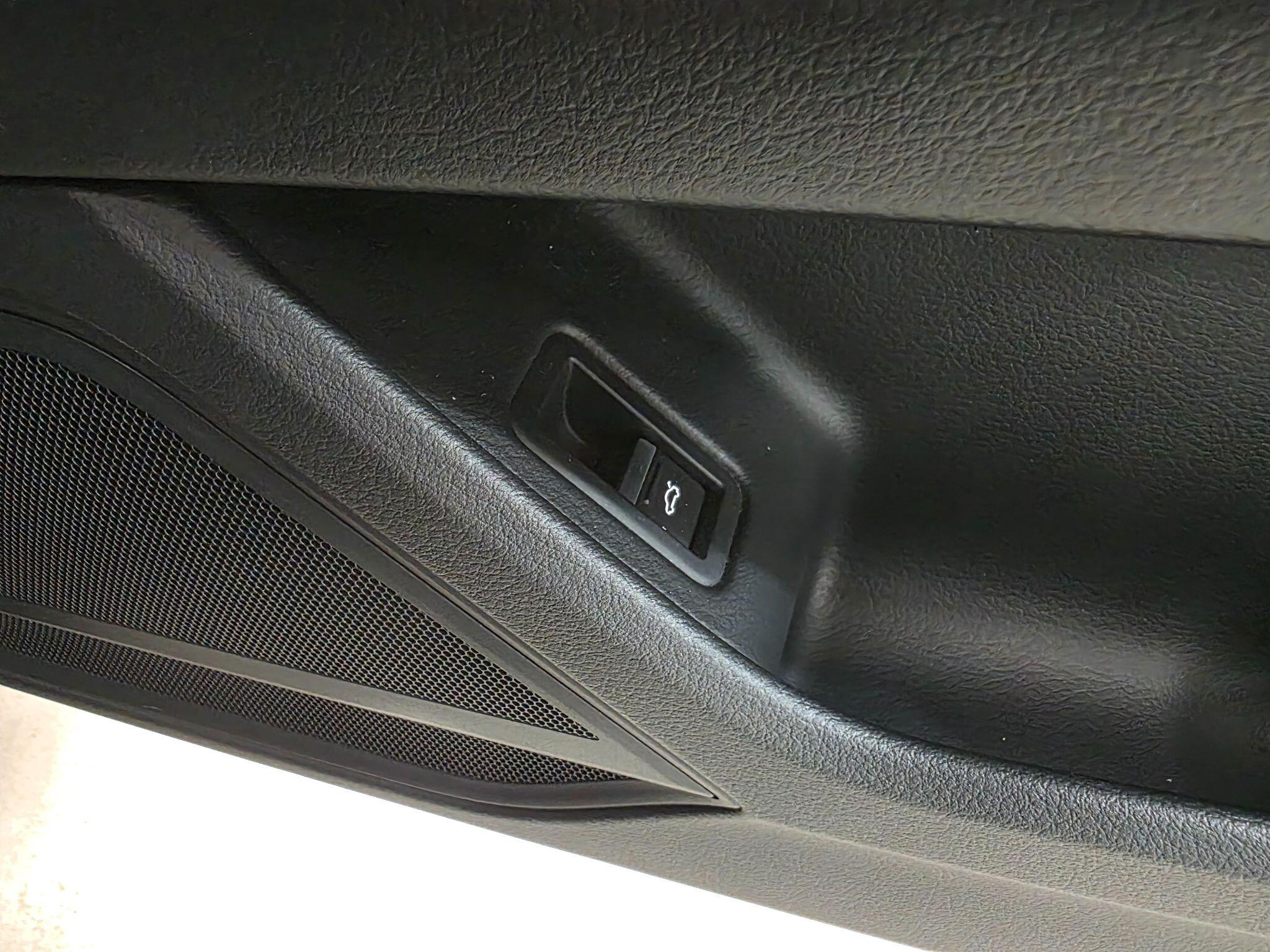 Audi A8 view 20