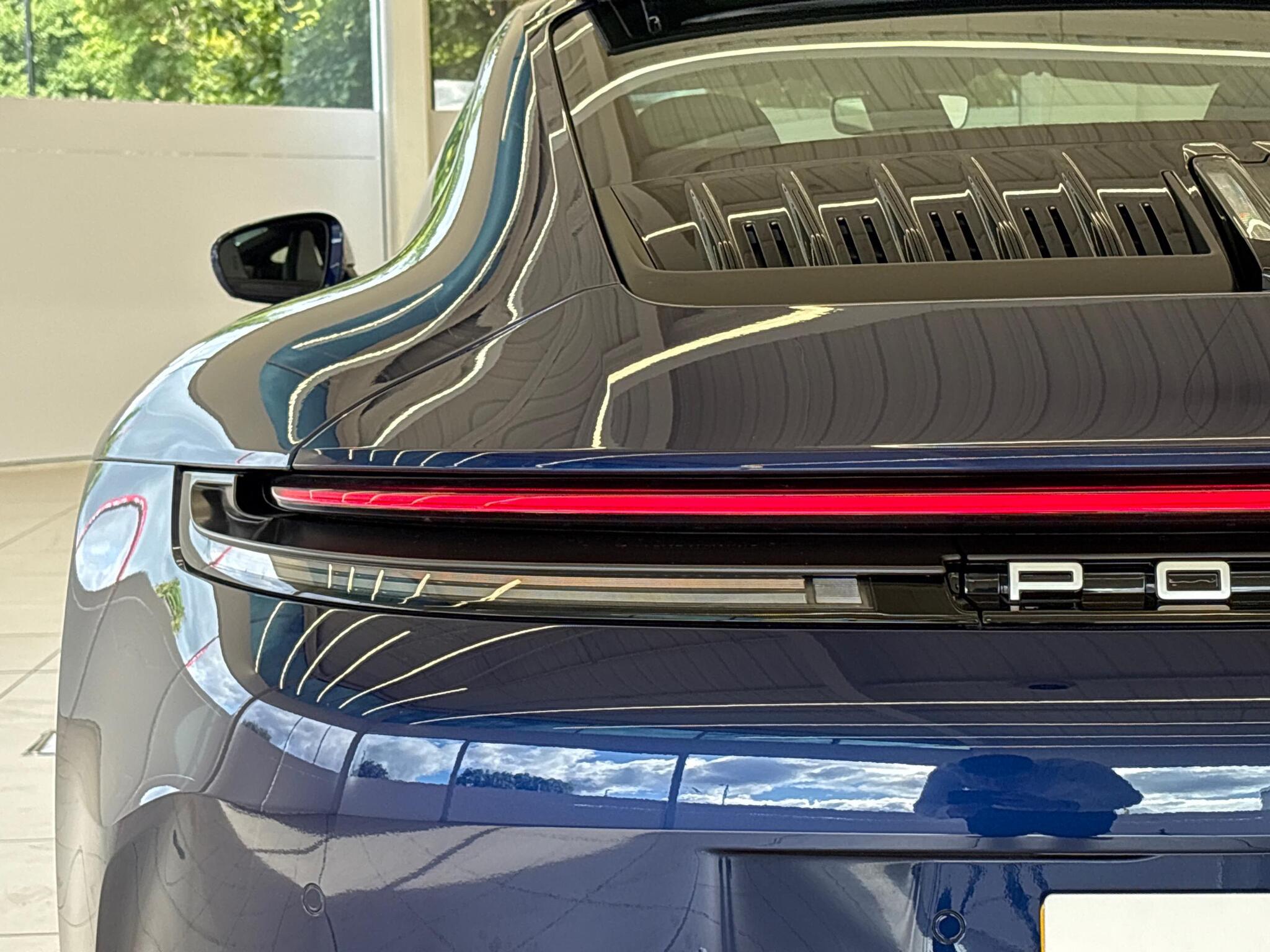 Porsche 911 view 23
