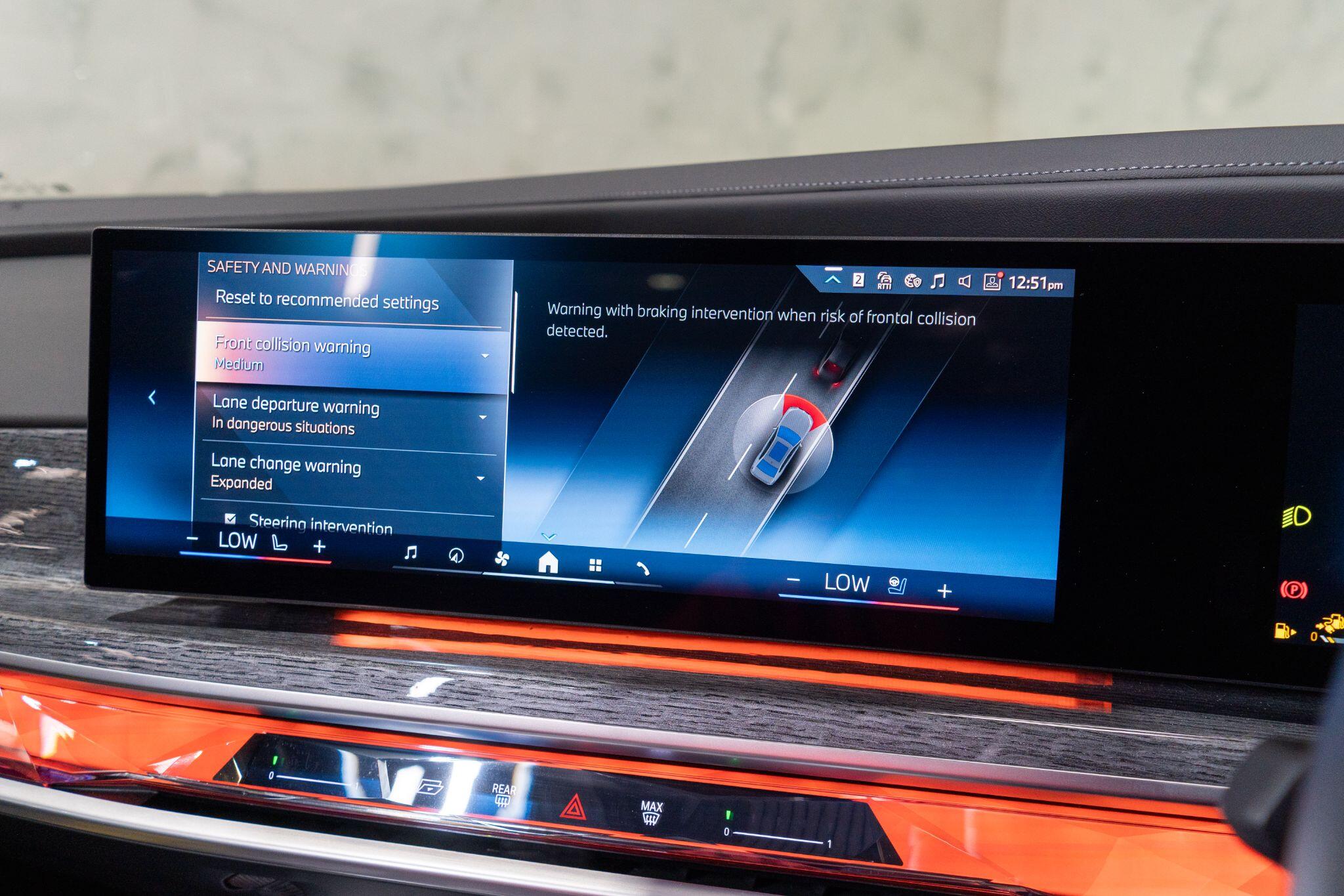 BMW 7 Series view 21