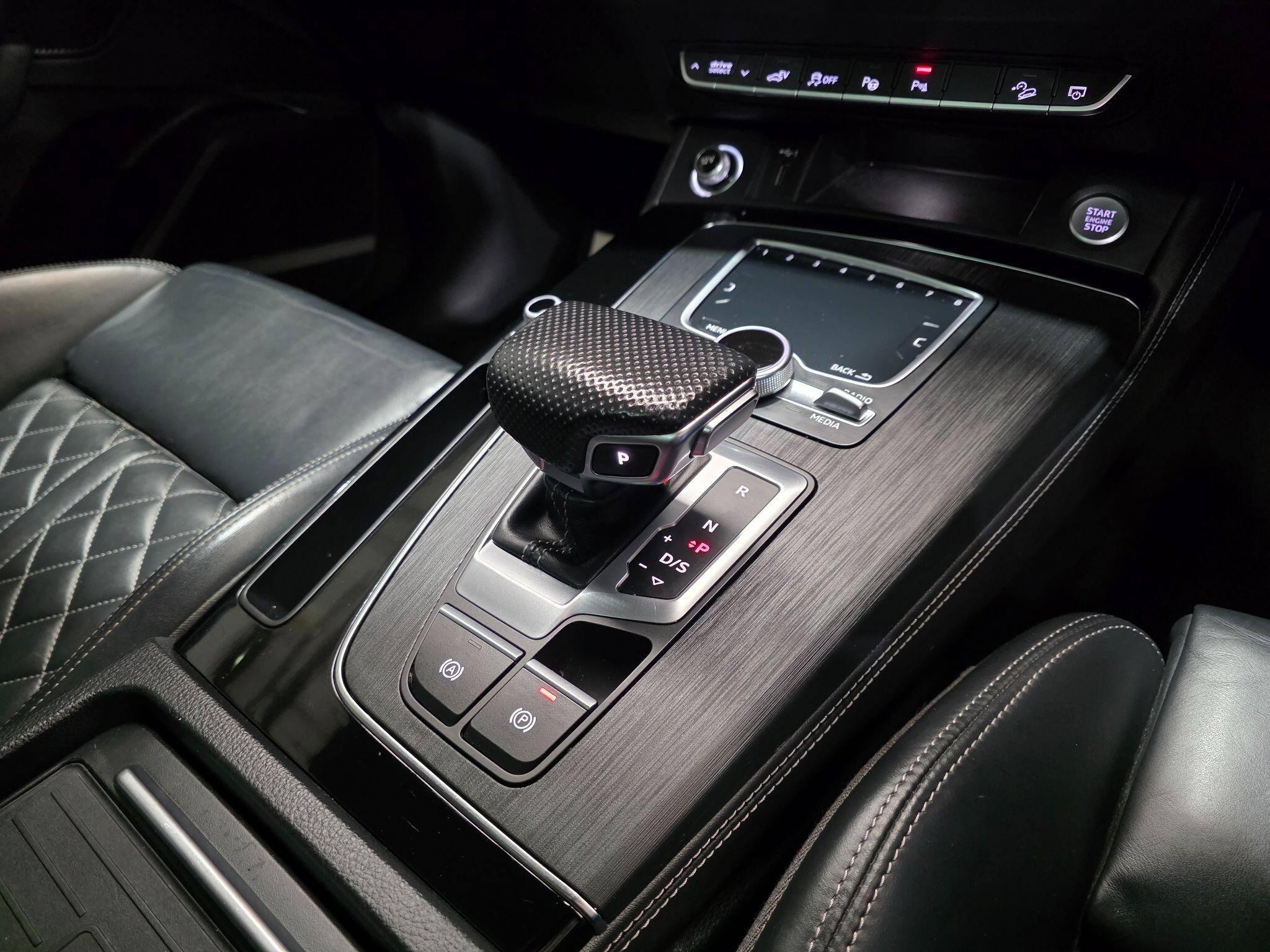 Audi Q5 view 14