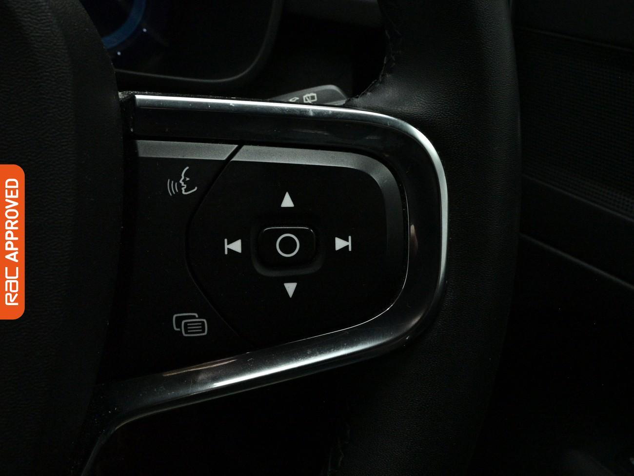Volvo XC40 view 23