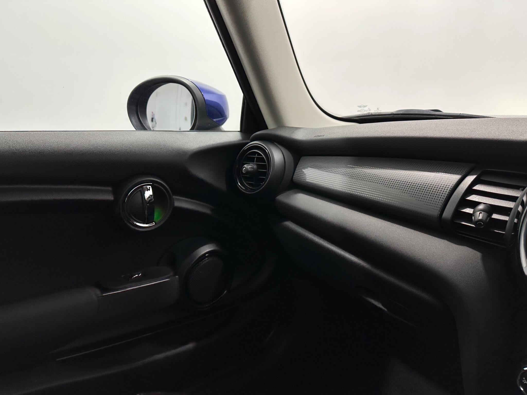 Mini Hatch view 25