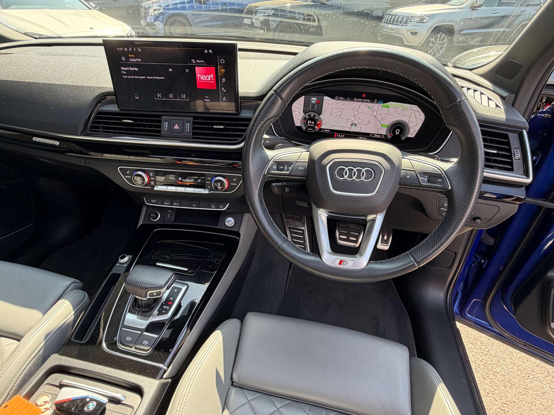 Audi Q5 view 3