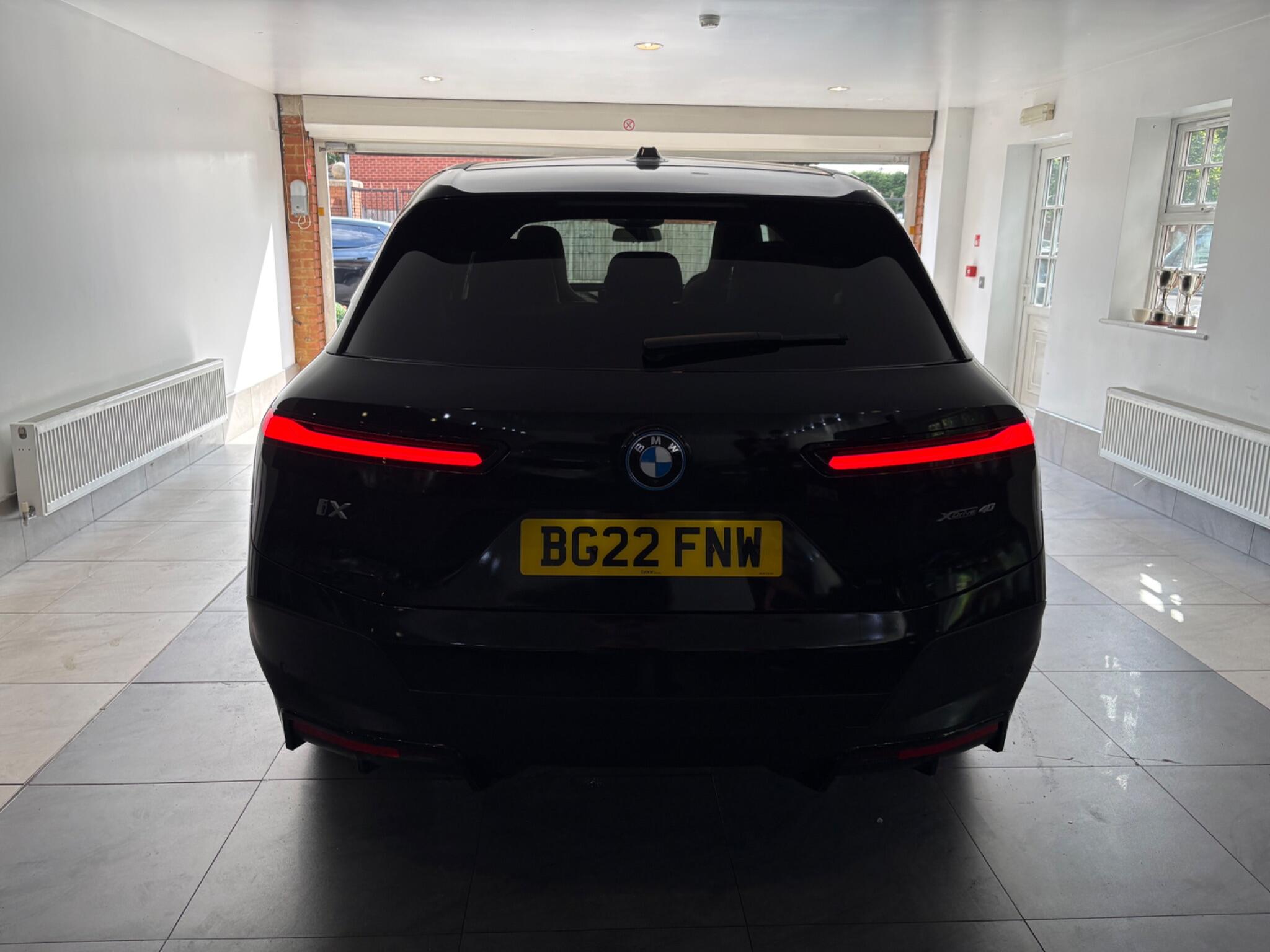 BMW Ix view 8