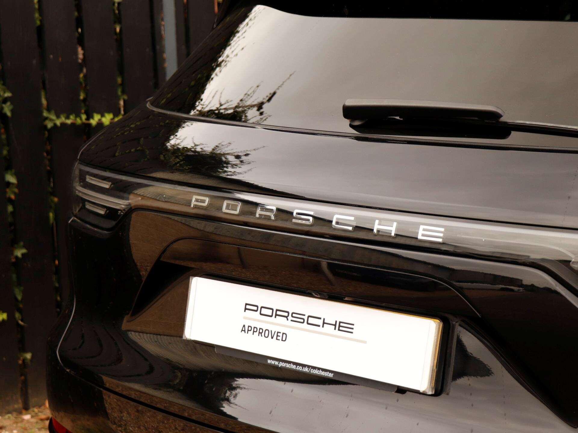 Porsche Cayenne view 31