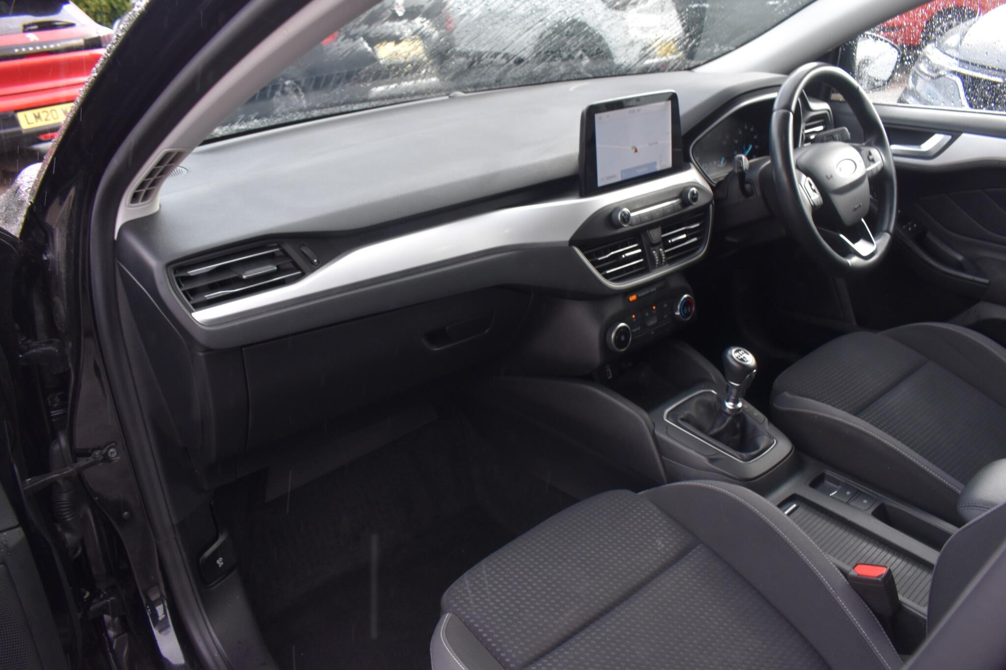 Focus - 1.5 EcoBlue Zetec Euro 6 (s/s) 5dr - Image 17
