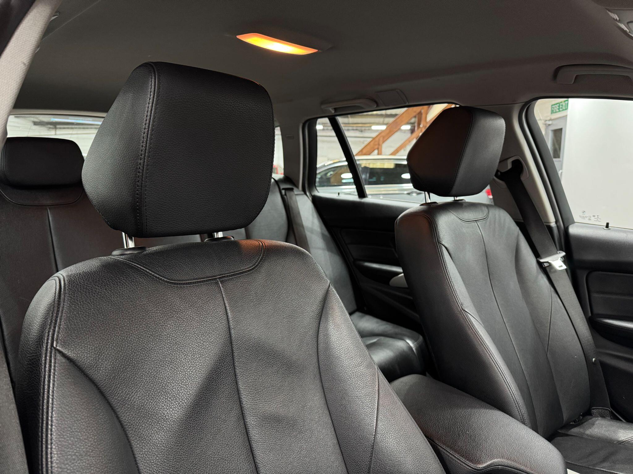 BMW 3 Series view 25