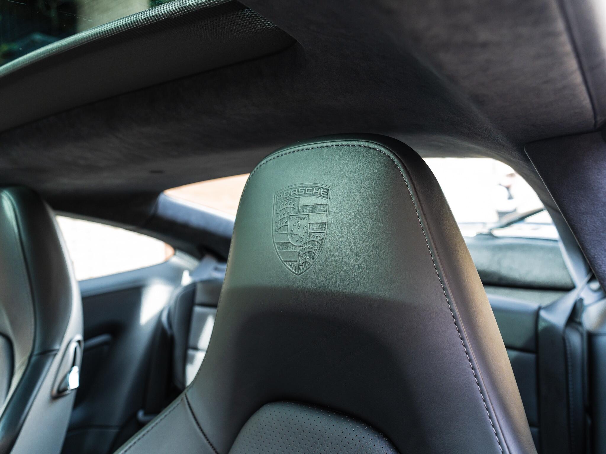 Porsche 911 view 32