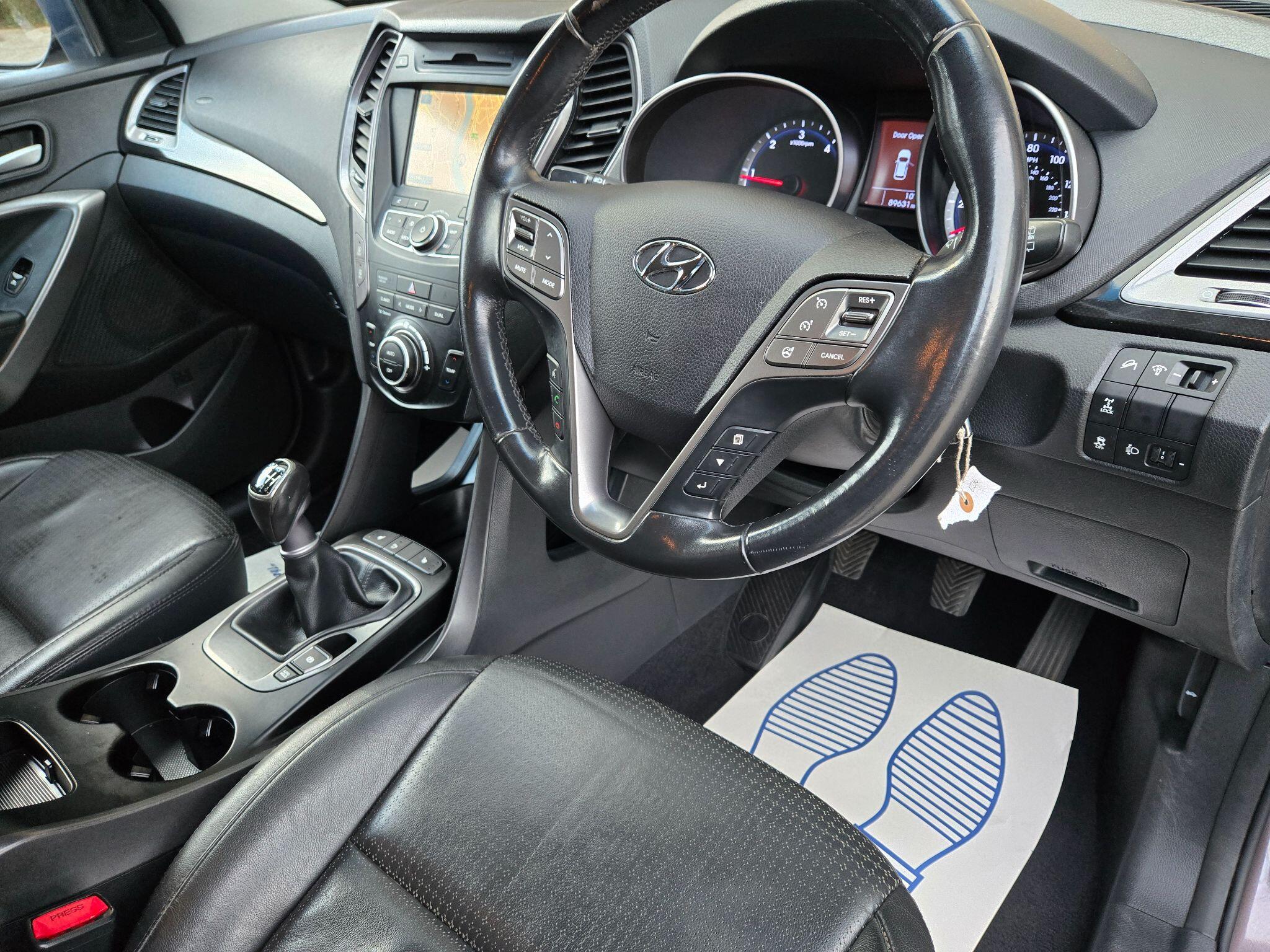 2014 Hyundai Santa Fe image 17