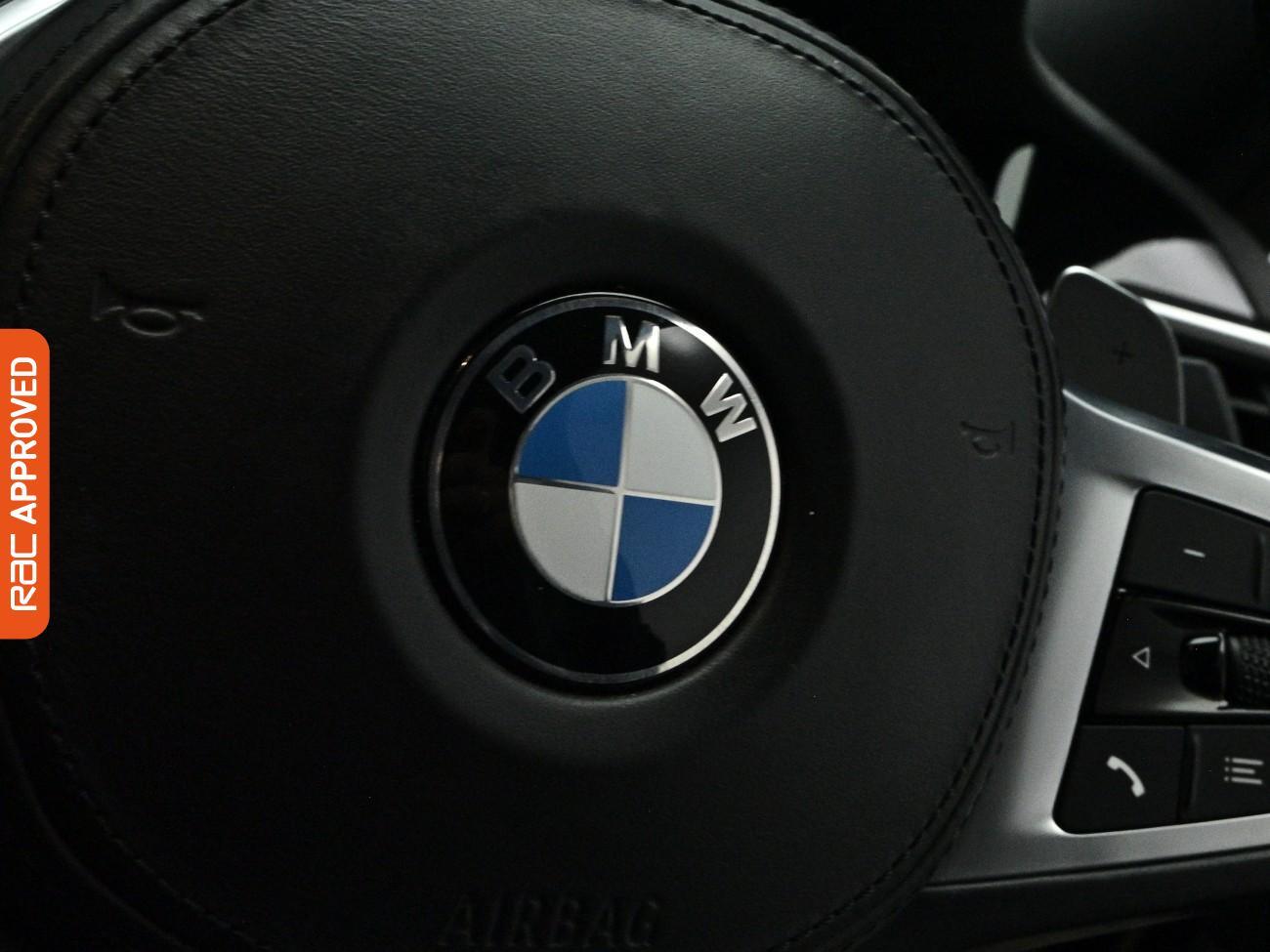 BMW 3 Series view 22
