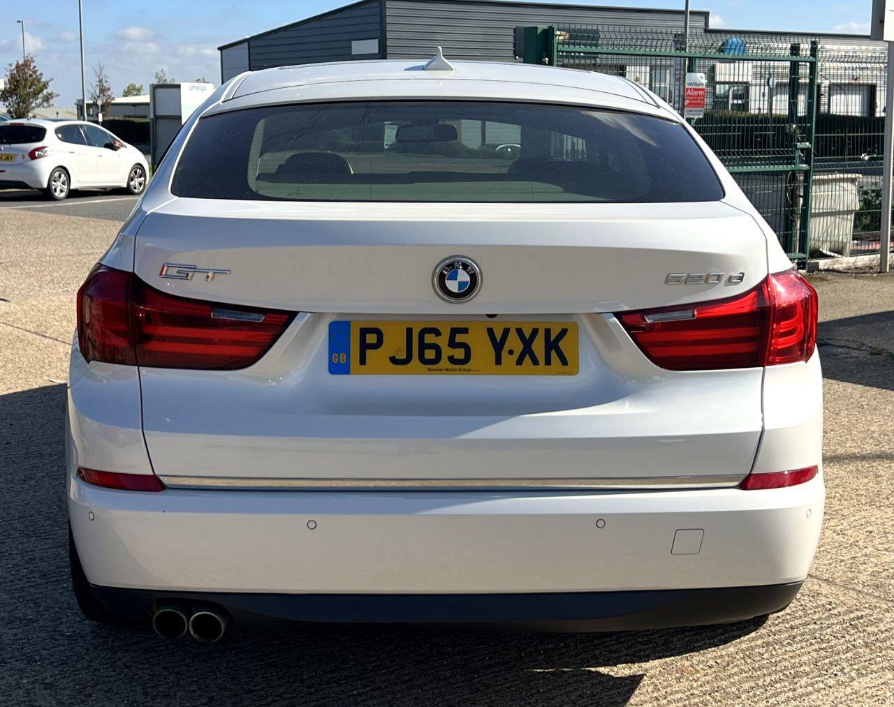 BMW 5 Series view 6