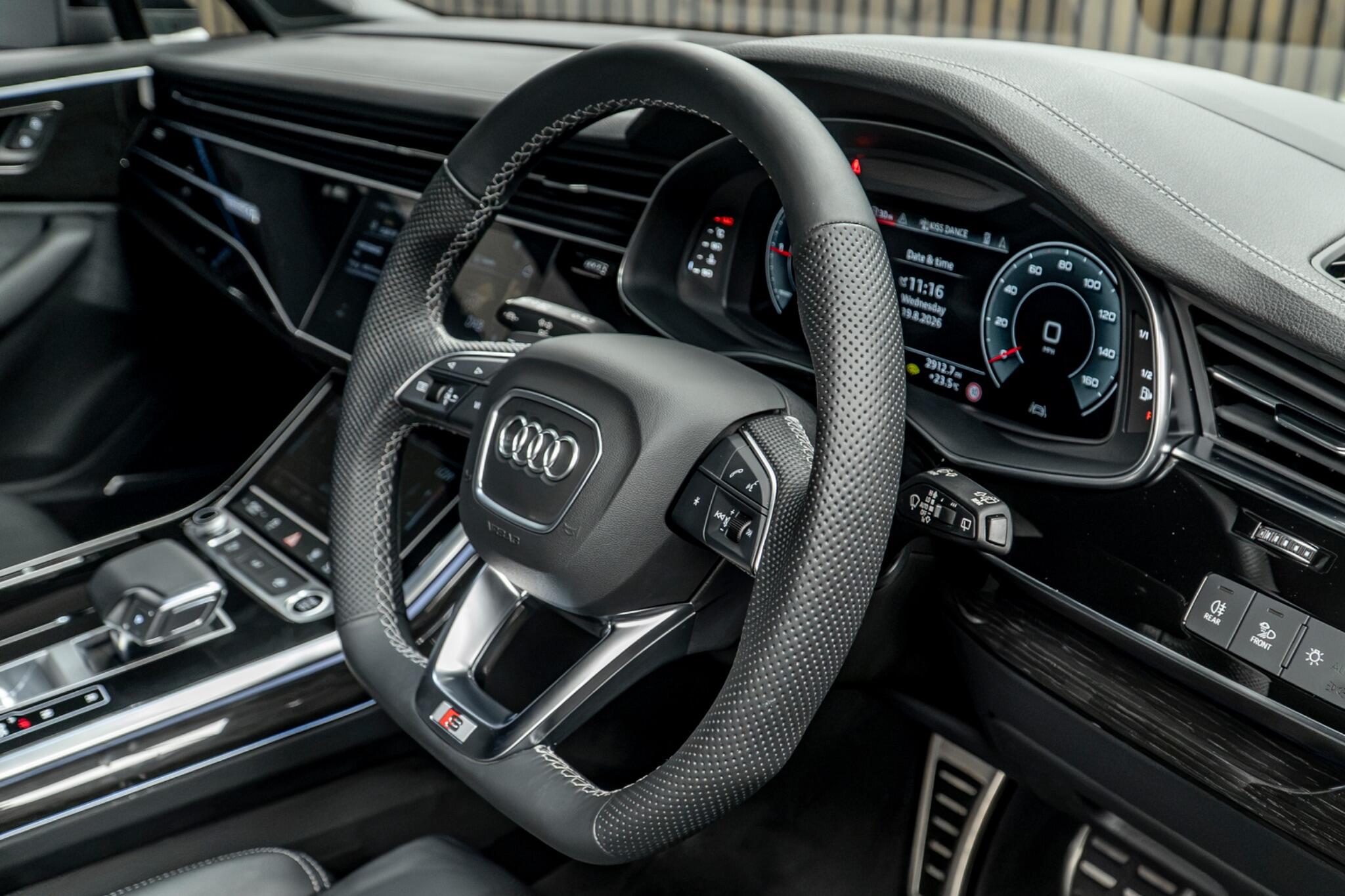 Audi Q7 view 27