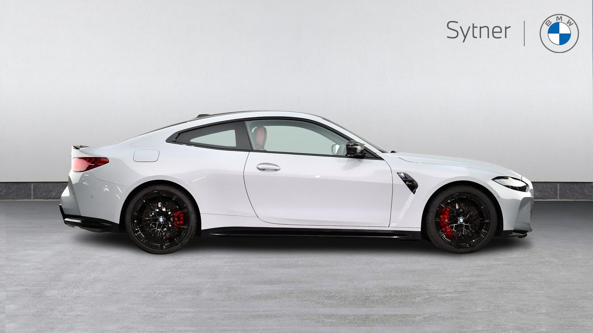 BMW M4 view 3
