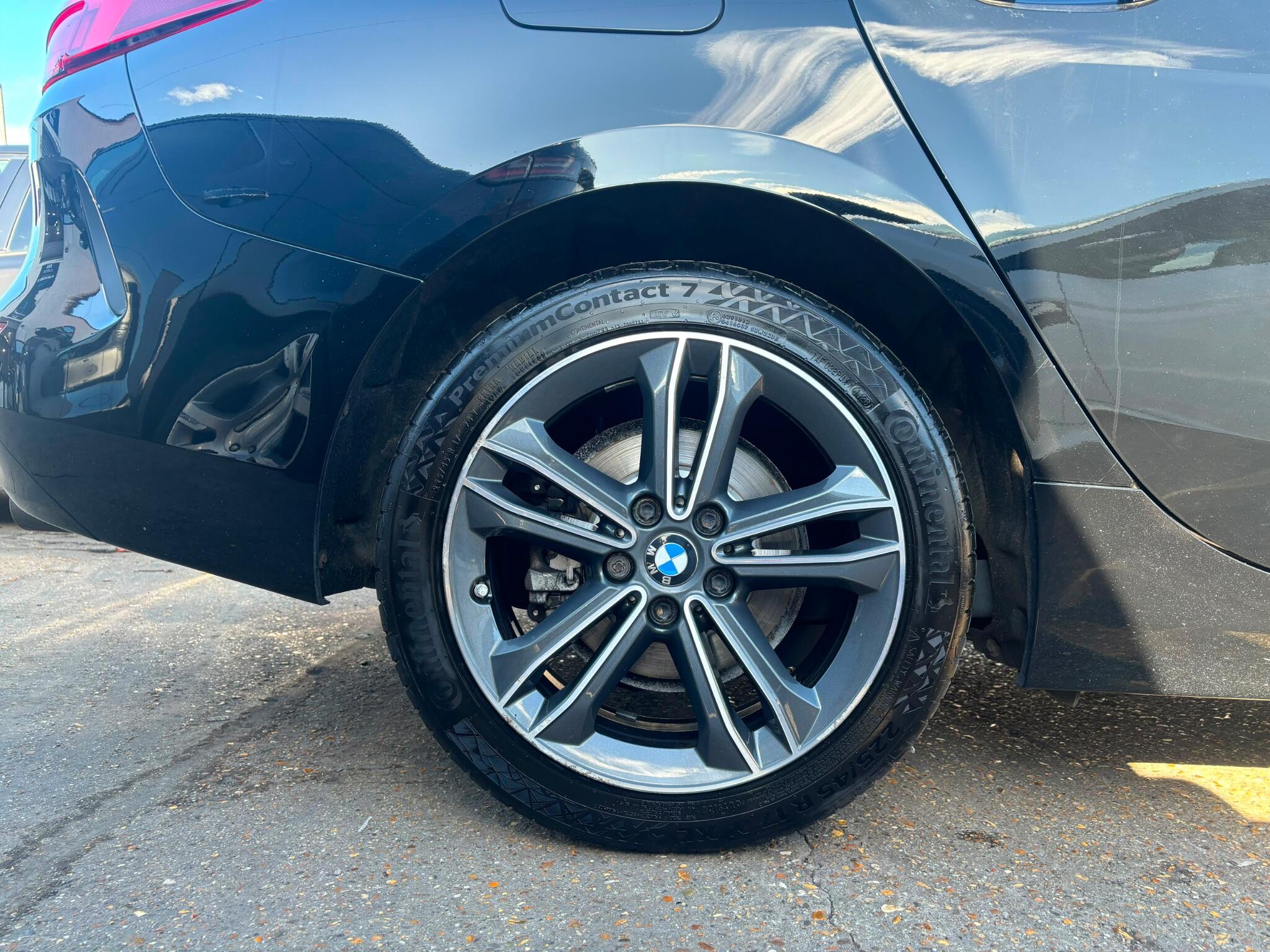 BMW 2 Series view 28