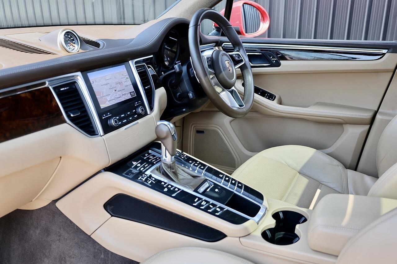 Porsche Macan view 10