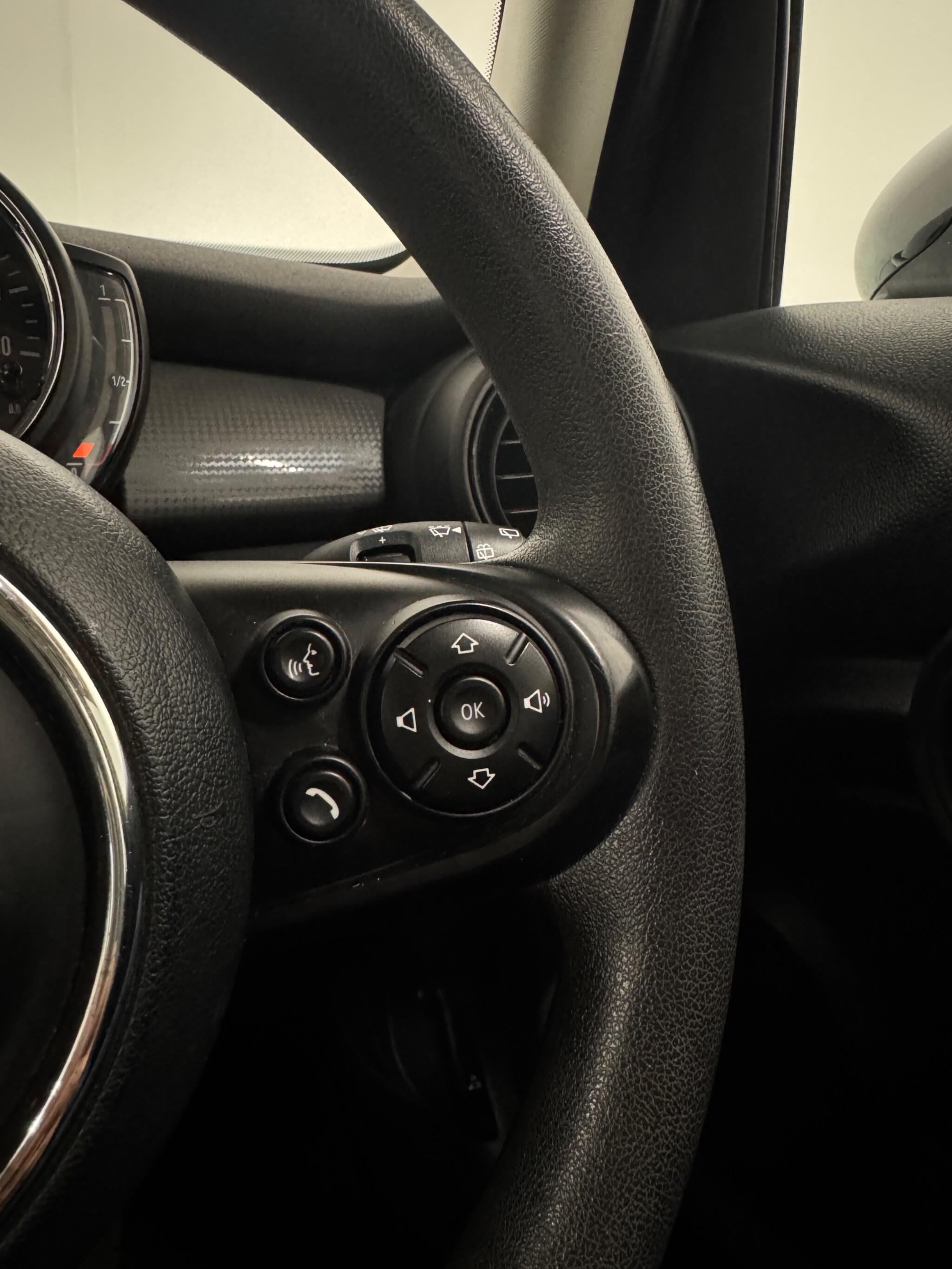 Mini Hatch view 22