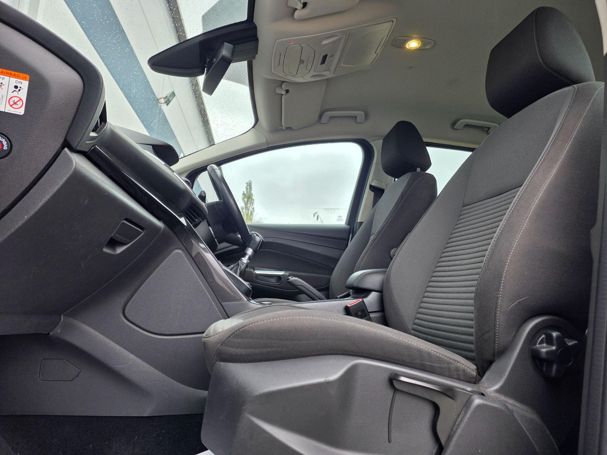 Ford C-Max view 11