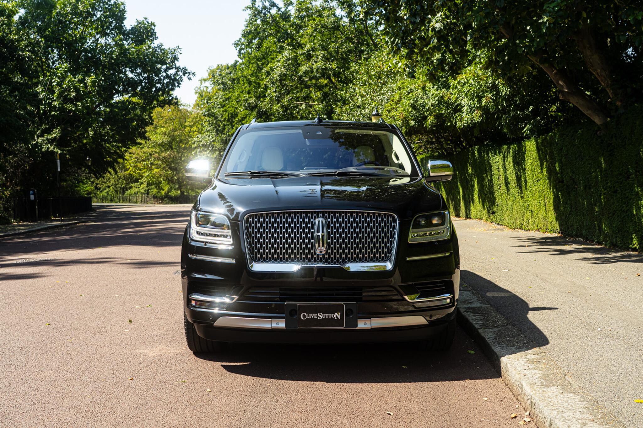 Lincoln Navigator view 4
