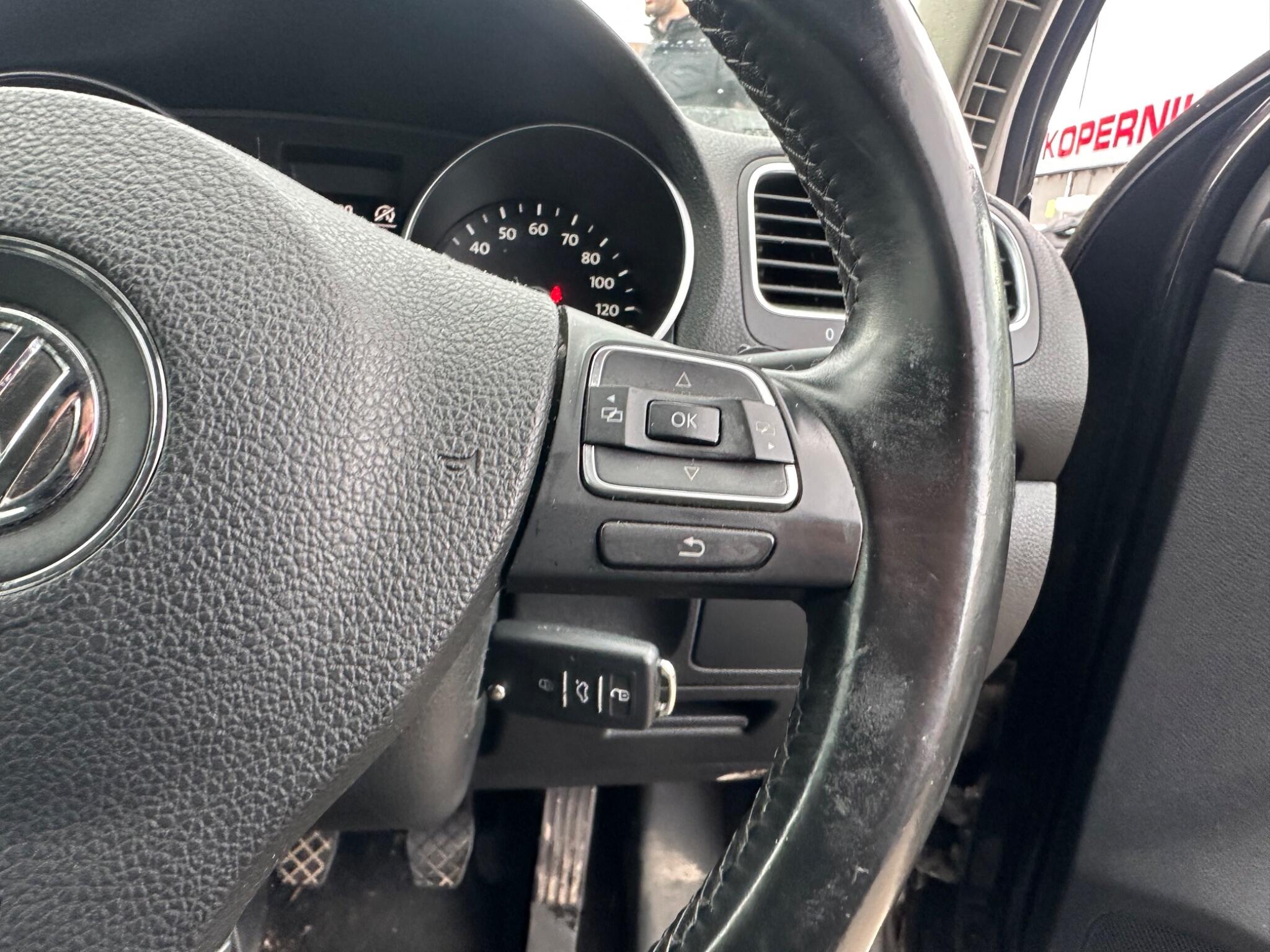 Volkswagen Golf view 4