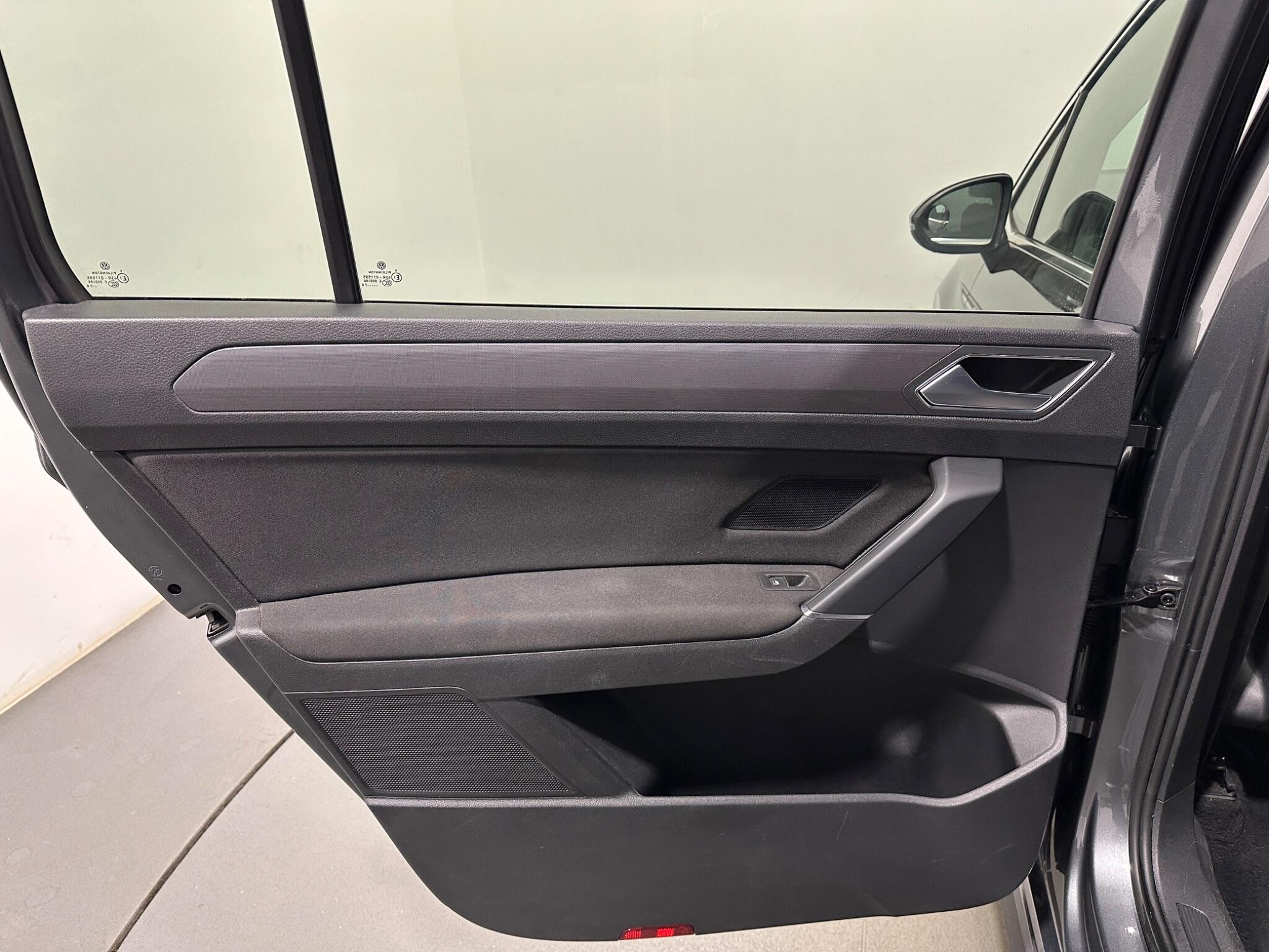 Volkswagen Touran view 40