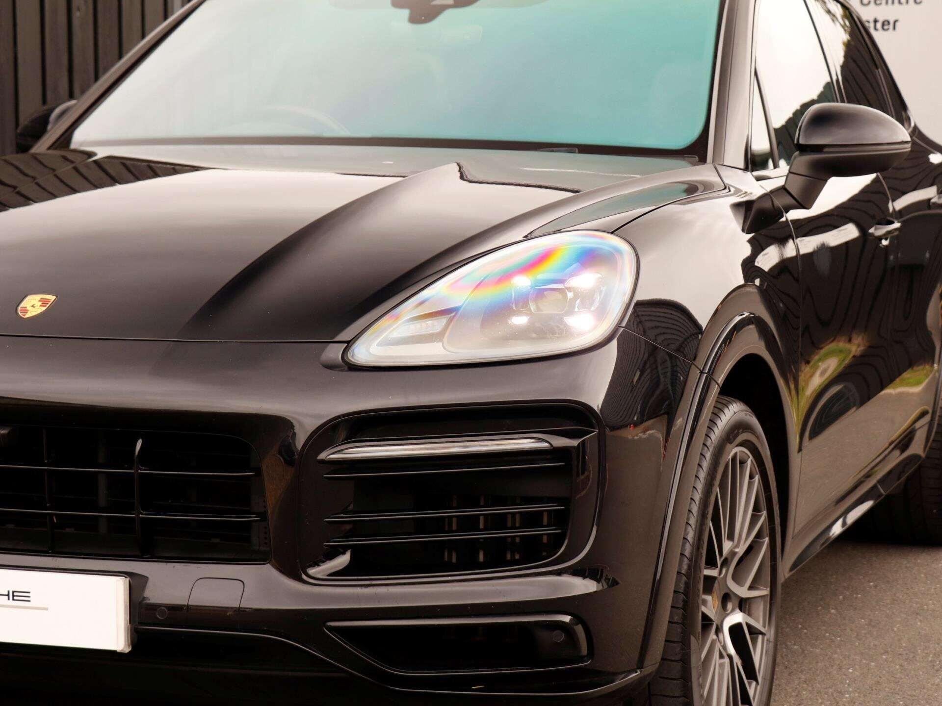 Porsche Cayenne view 33
