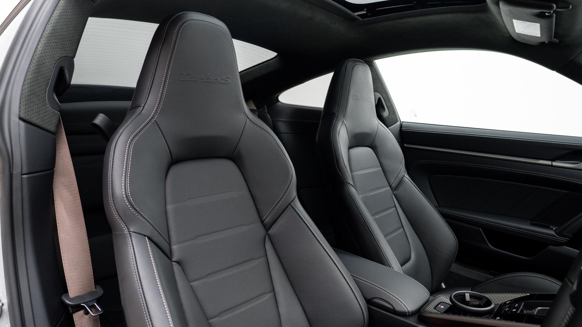 Porsche 911 view 3