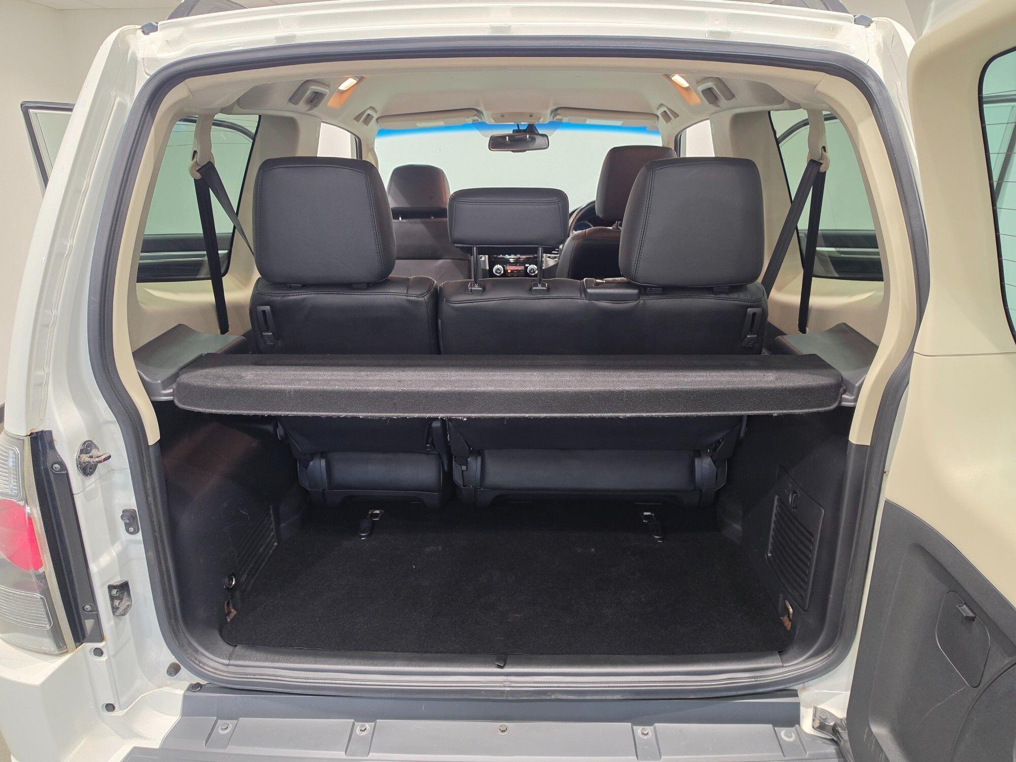 Mitsubishi Shogun view 35
