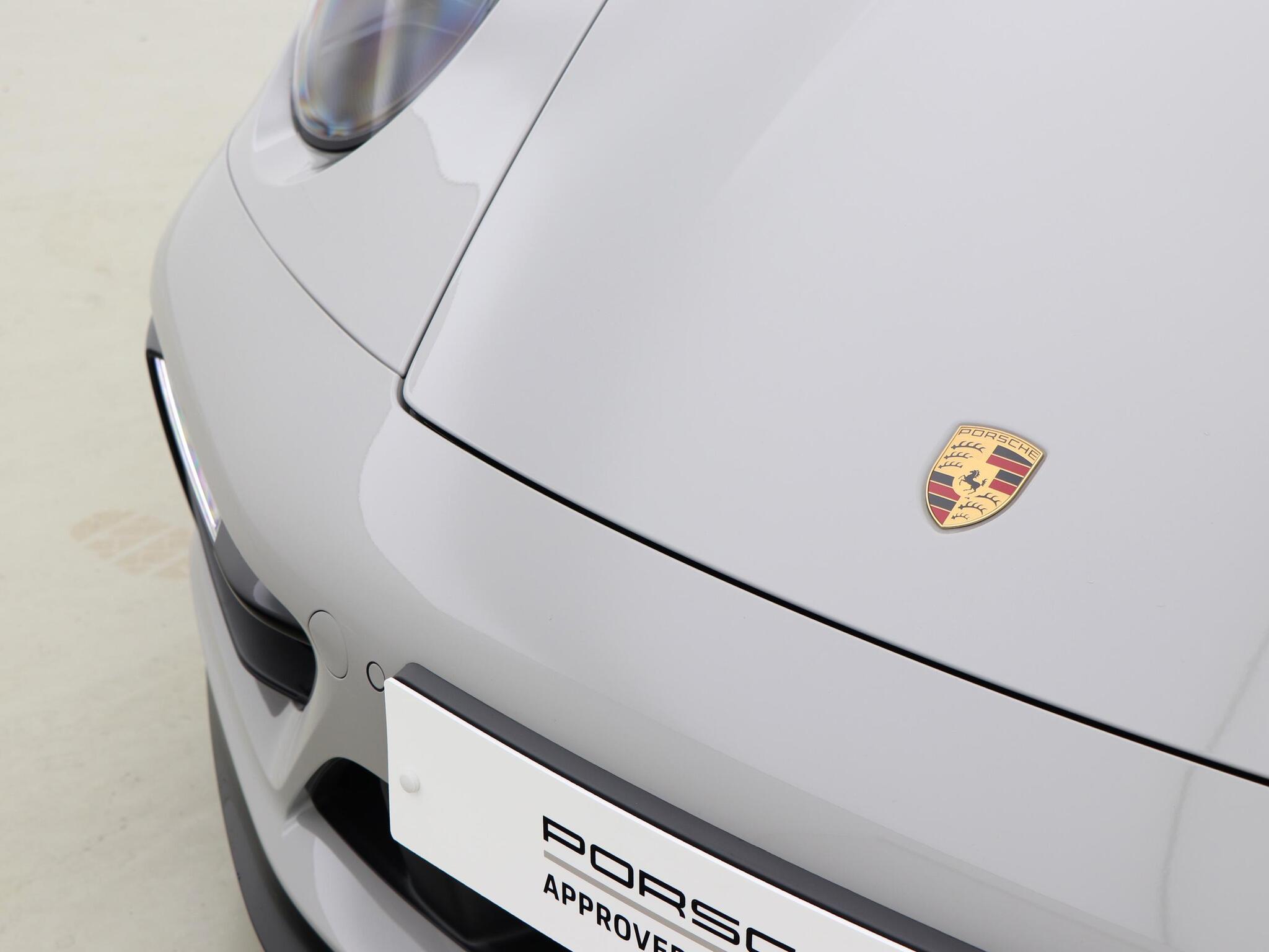 Porsche 911 view 14