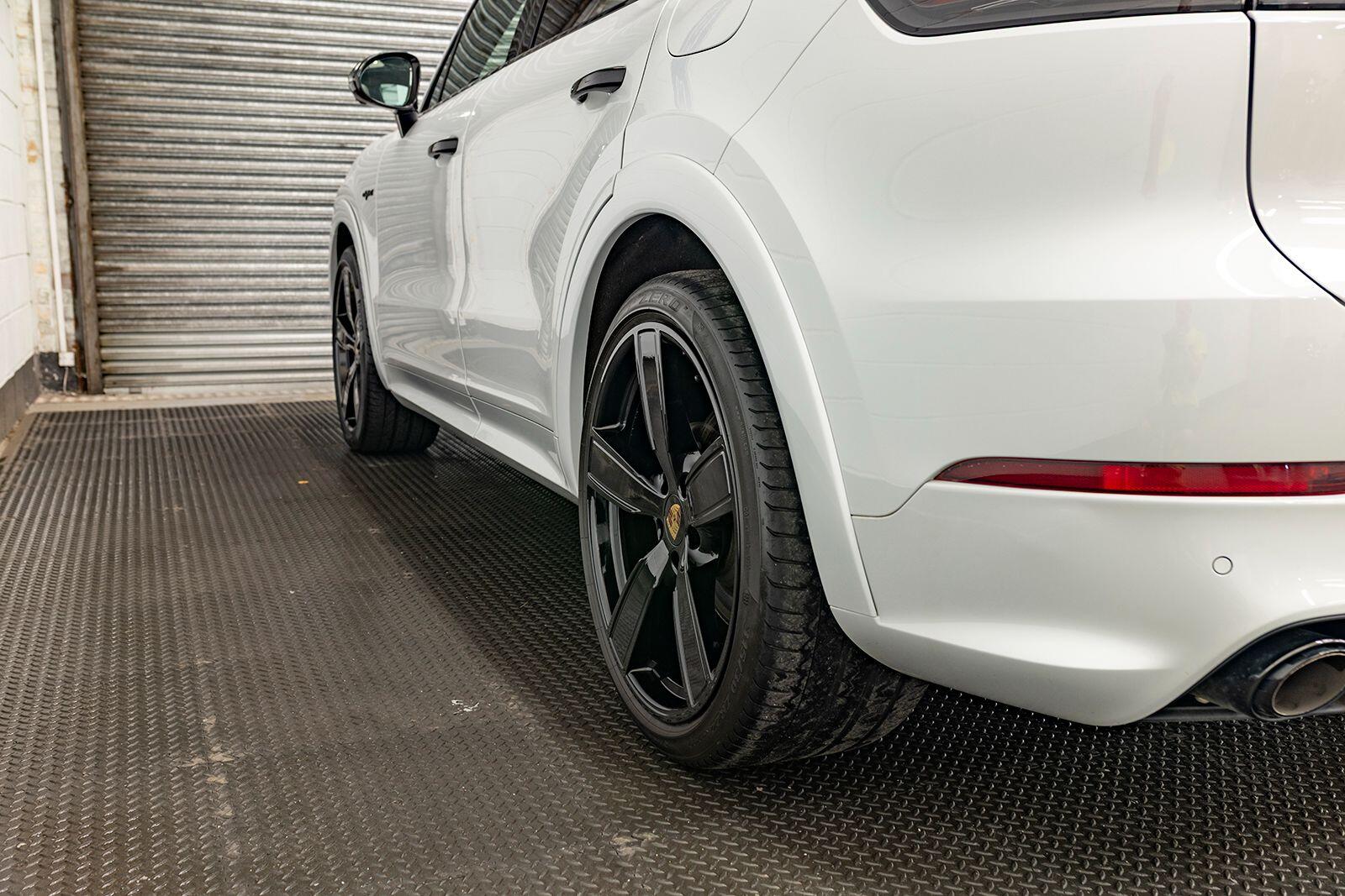 Porsche Cayenne view 95