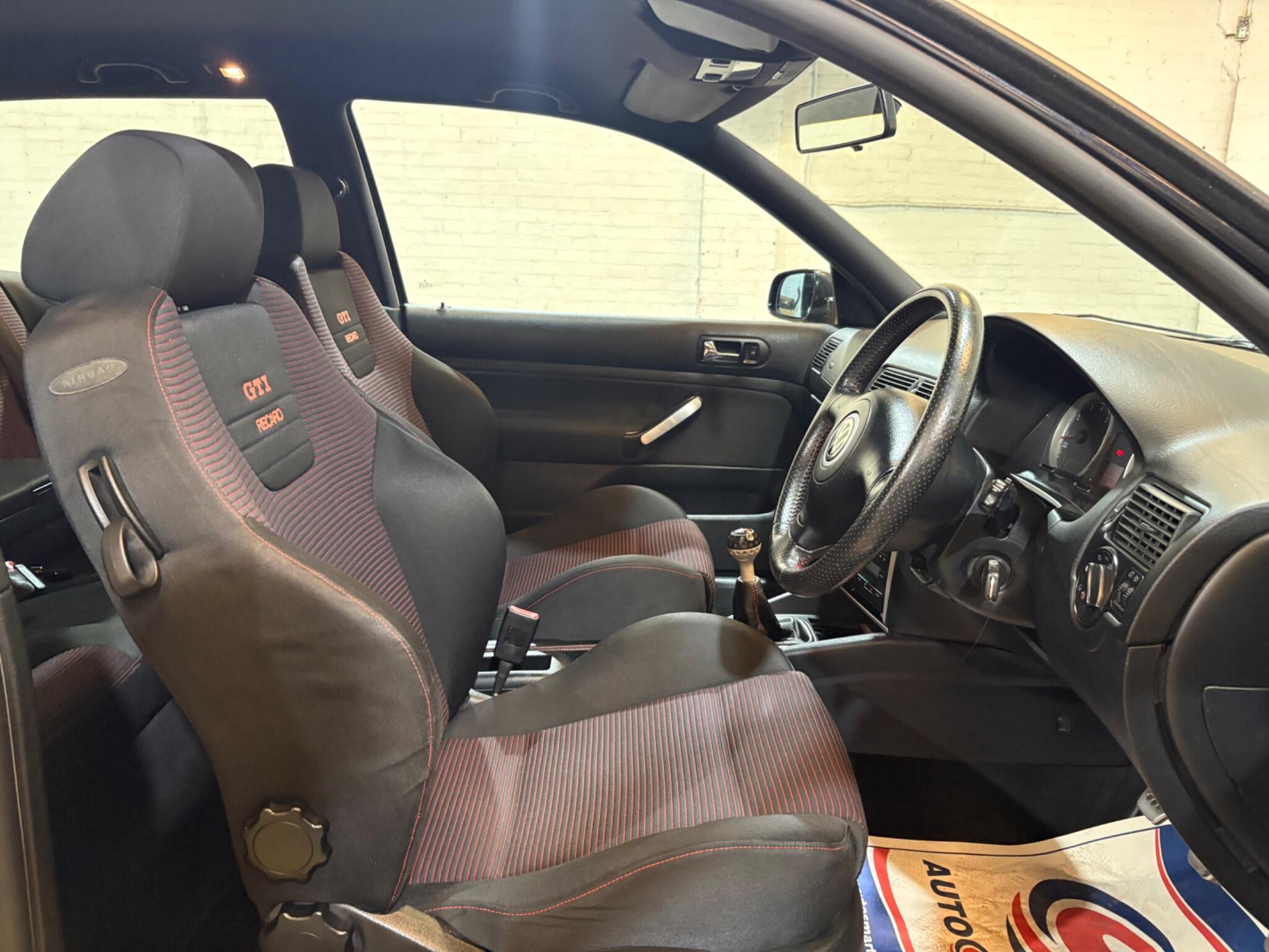 Volkswagen Golf view 23