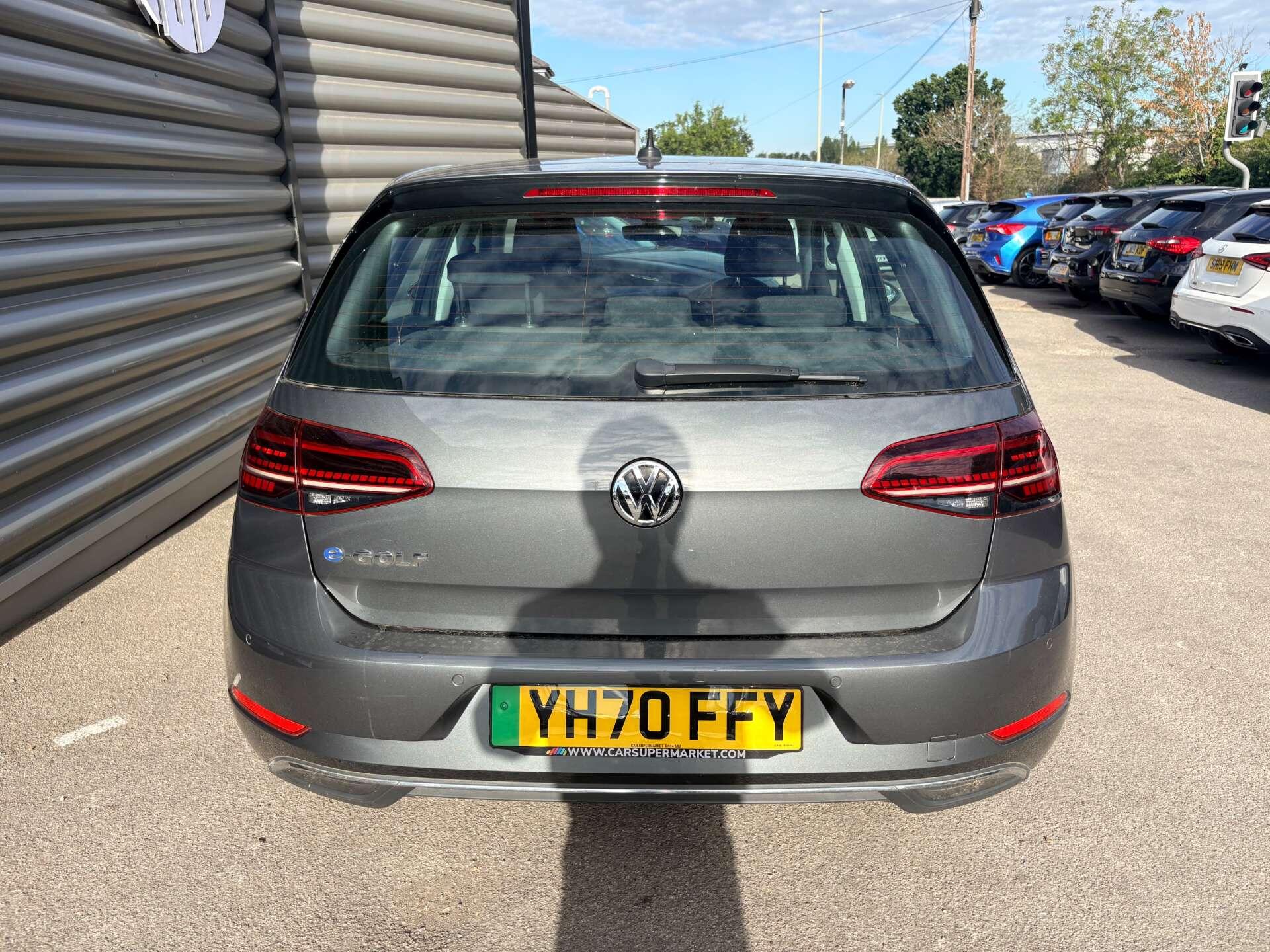 Volkswagen e-Golf view 6