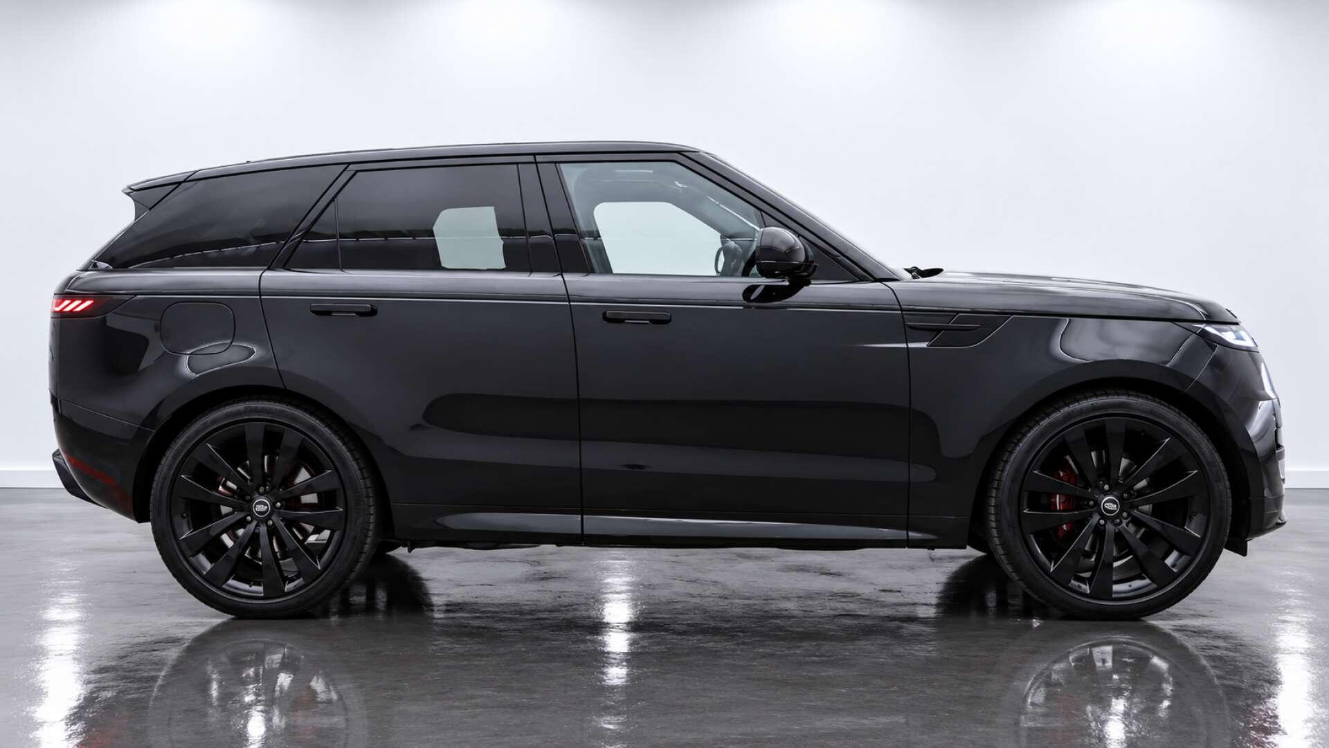 Land Rover Range Rover Sport view 3