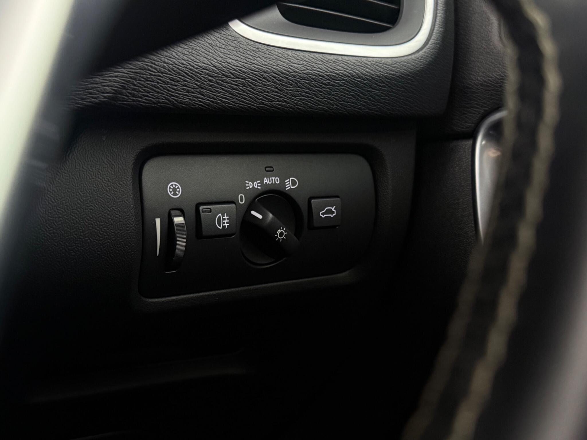 Volvo V40 view 16