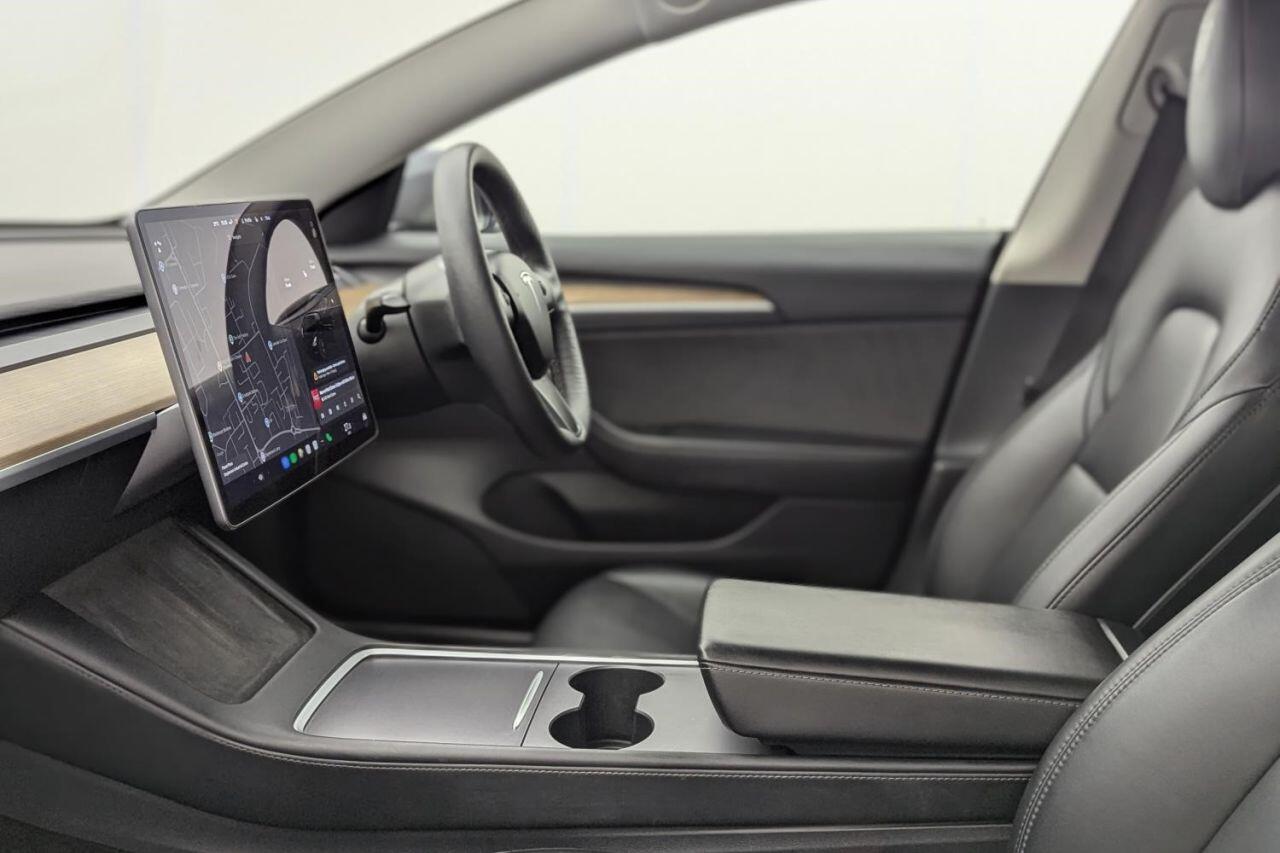 Tesla Model 3 view 25