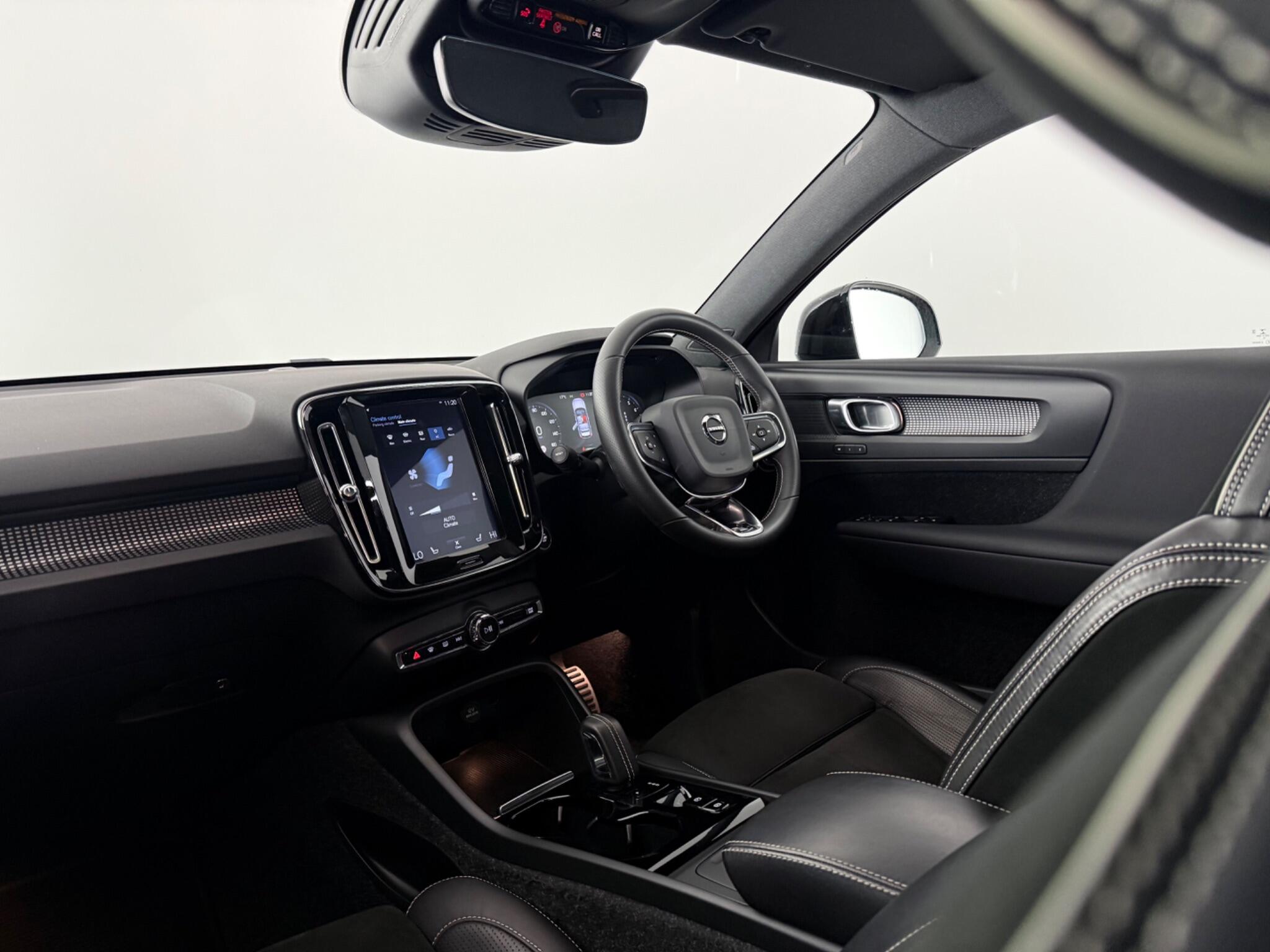 Volvo XC40 view 4