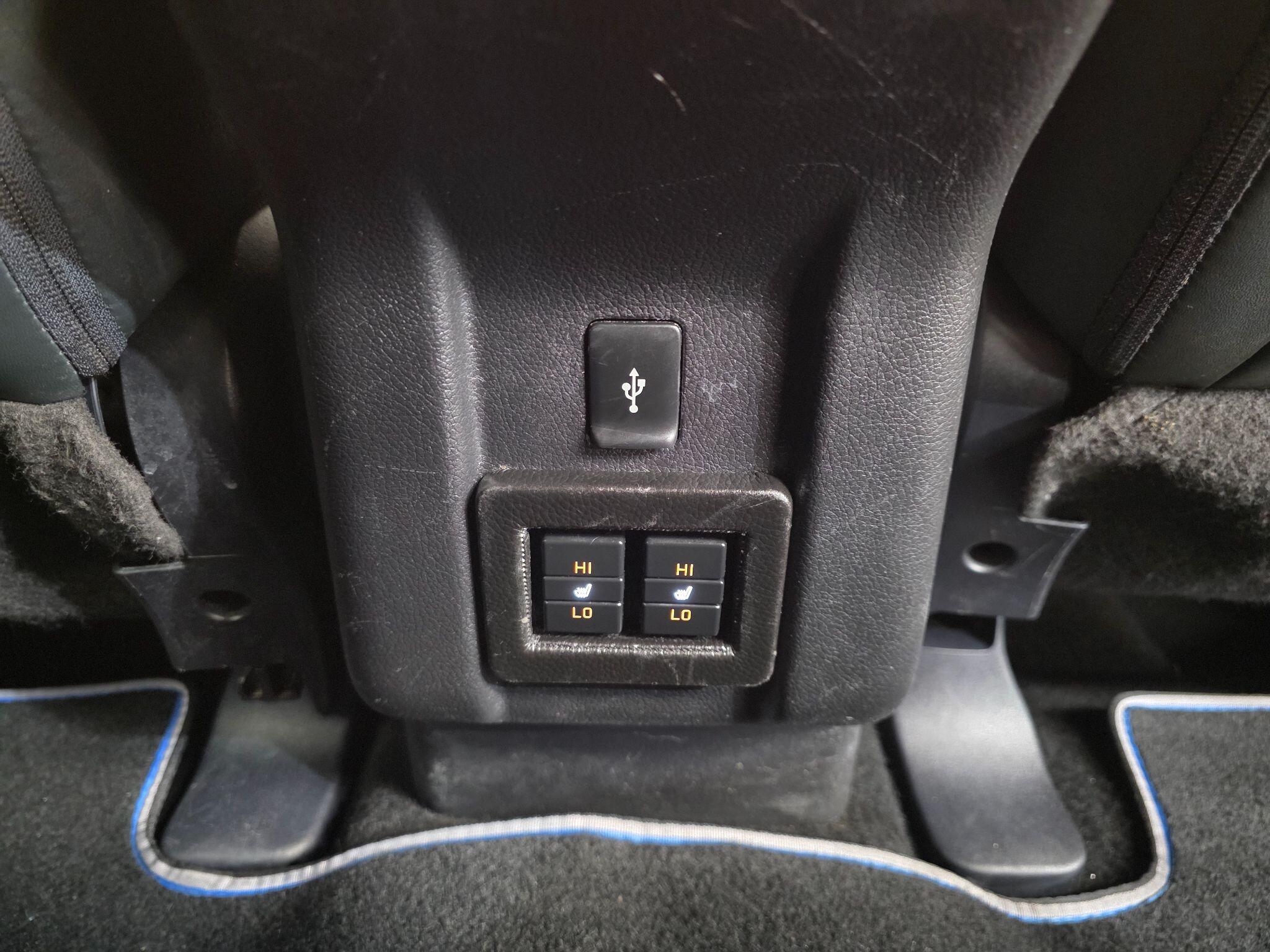 Mitsubishi Outlander view 25