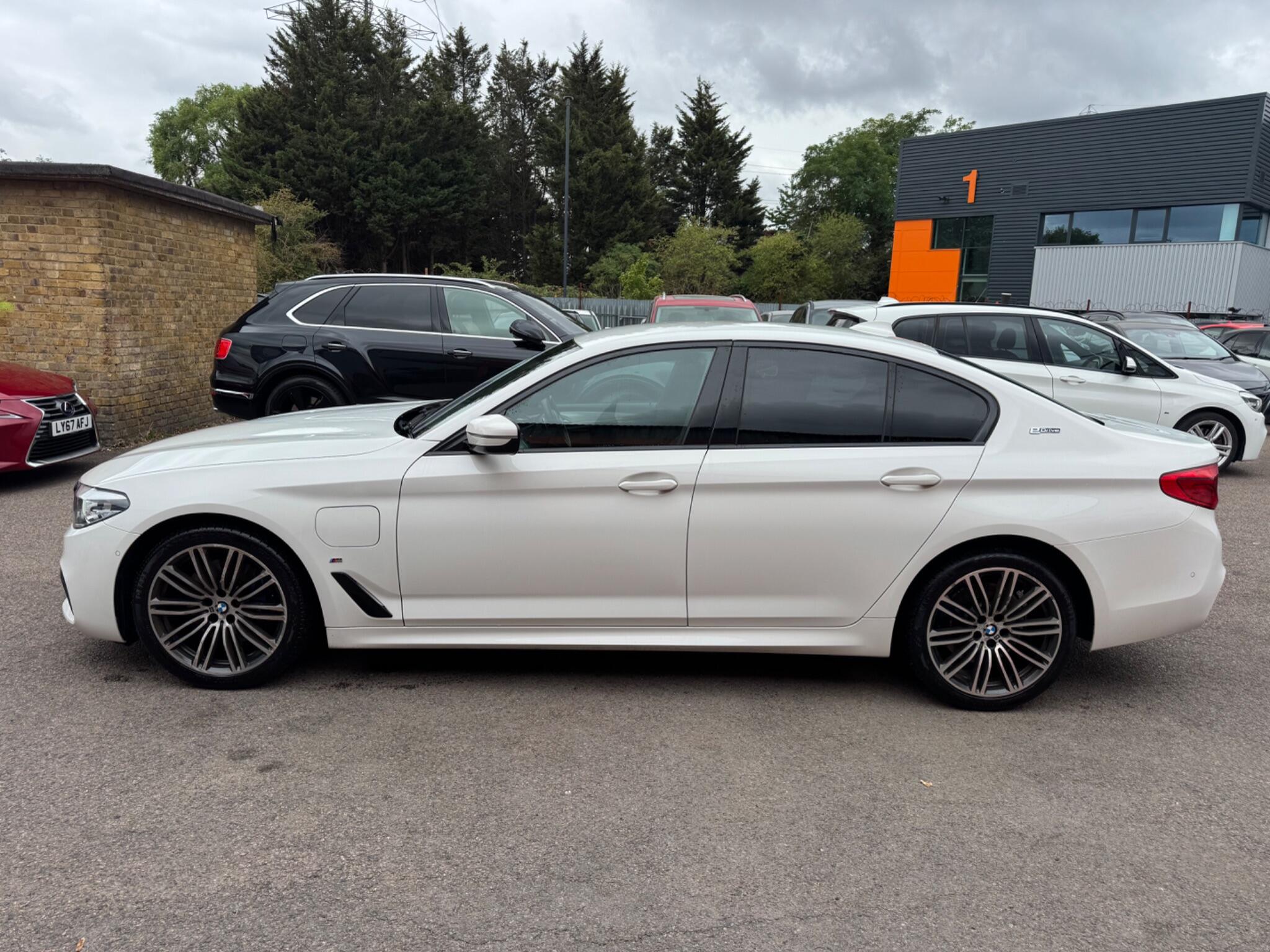 BMW 5 Series view 7