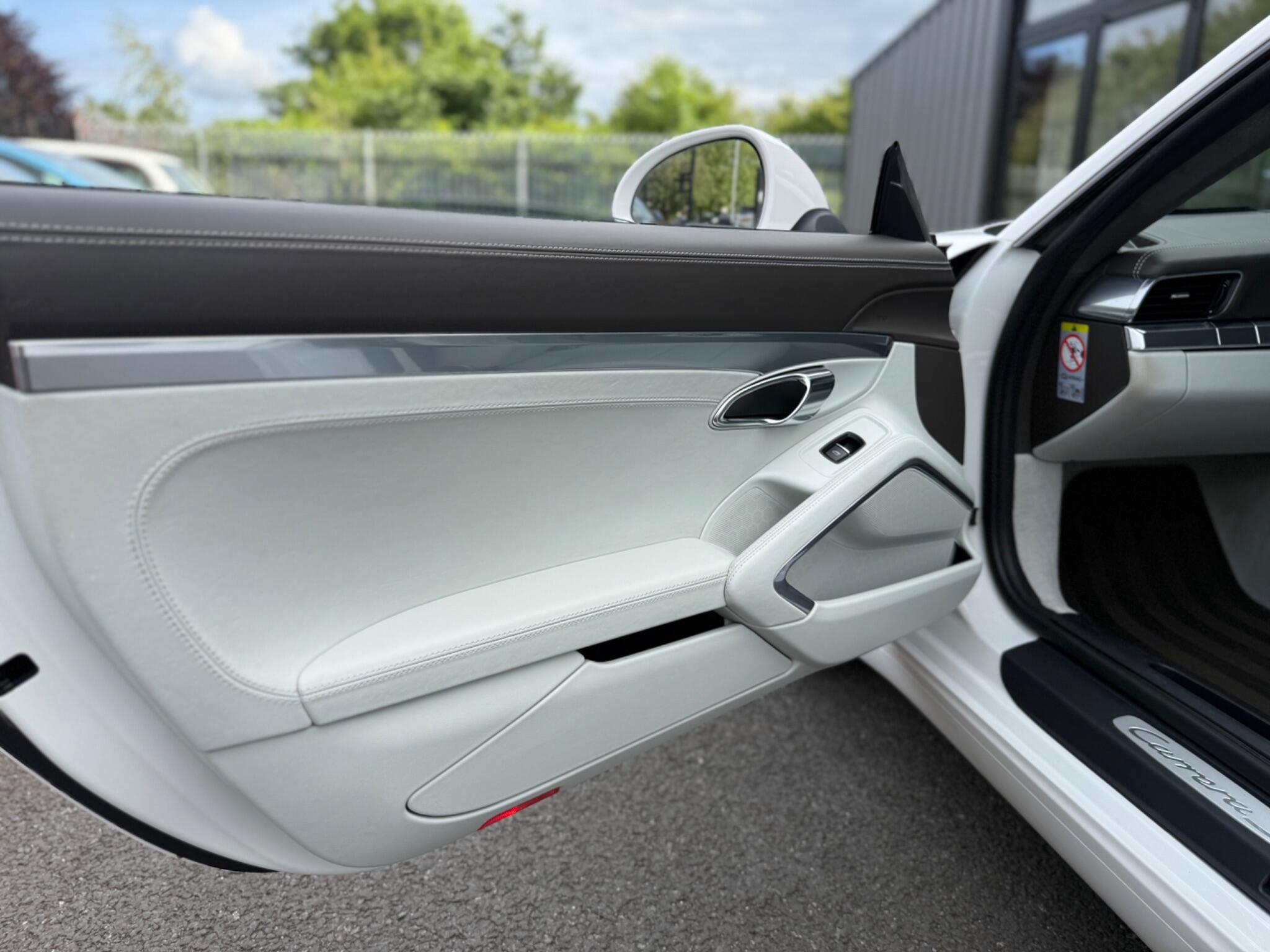 Porsche 911 view 41