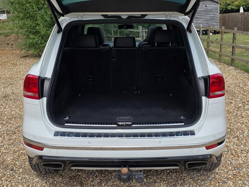 2015 Volkswagen Touareg image 10