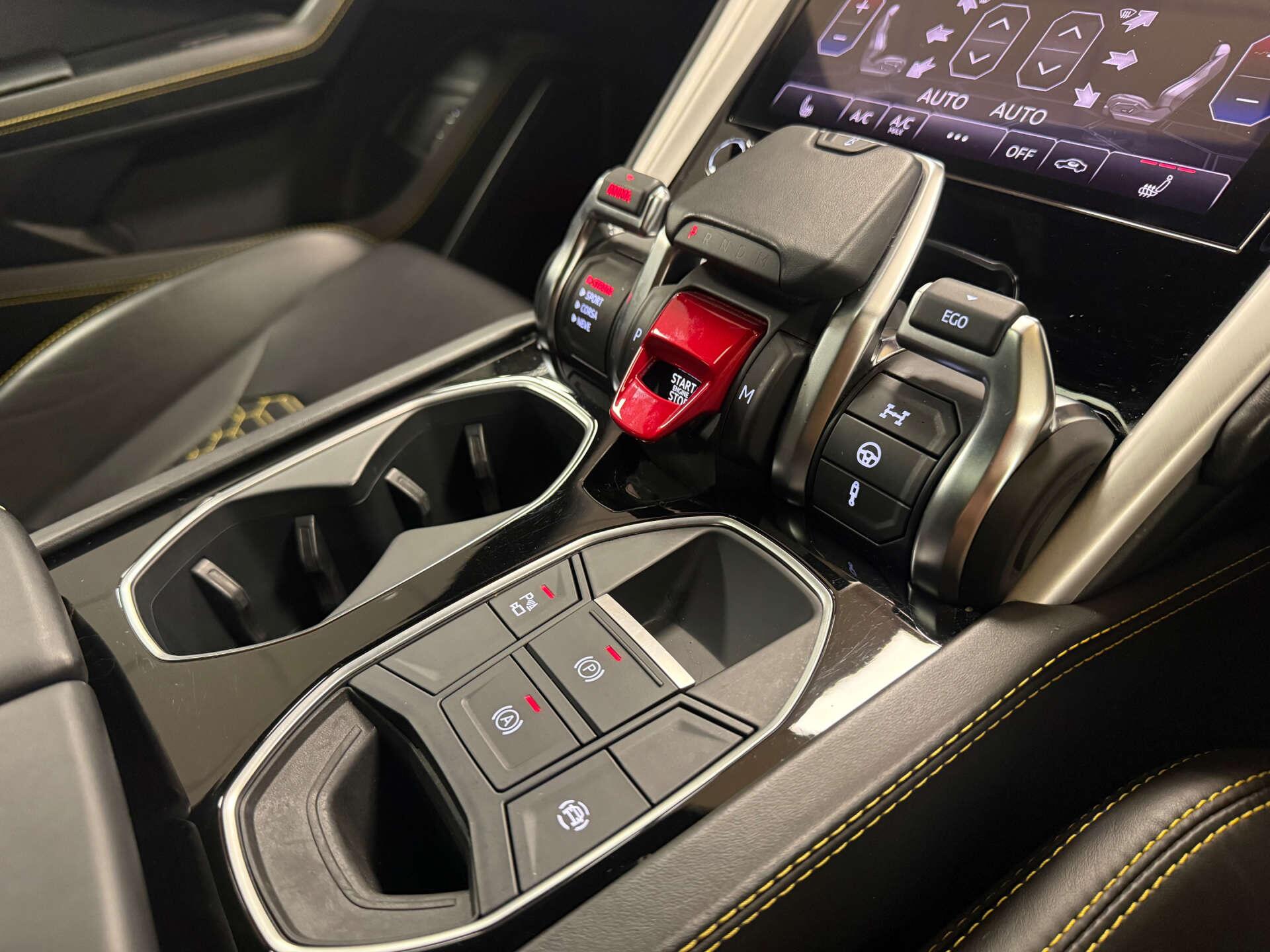 Lamborghini Urus view 25